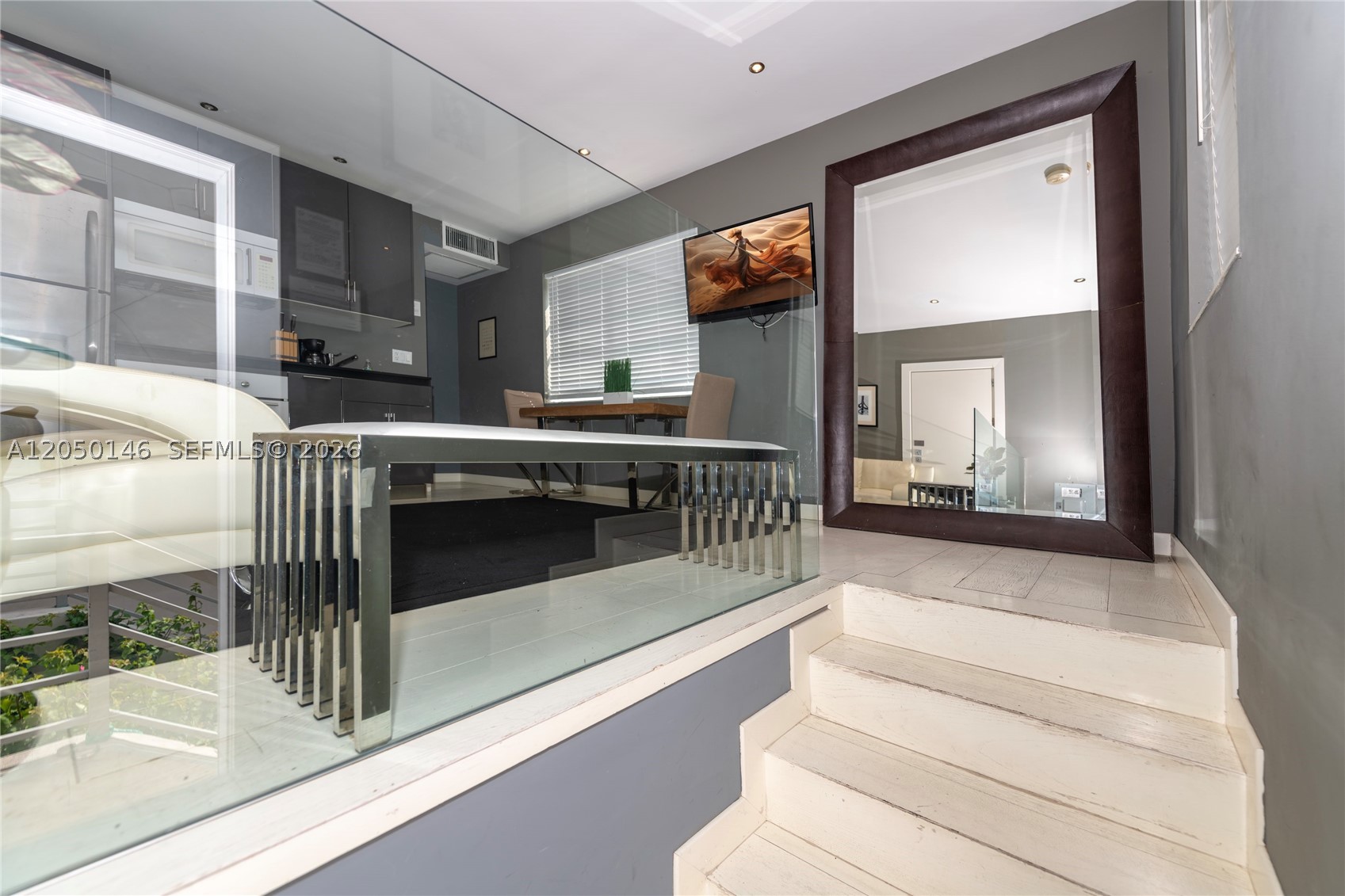 550 Michigan Ave #2