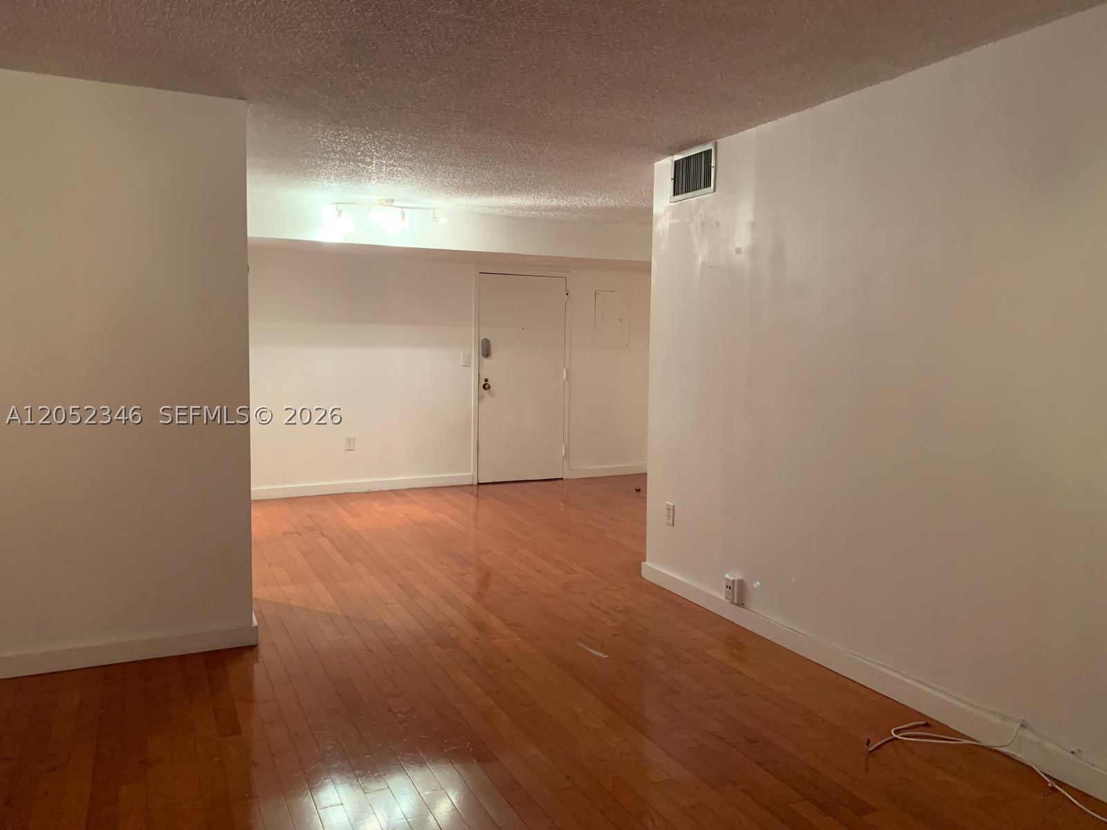 911 E Ponce De Leon Blvd #403