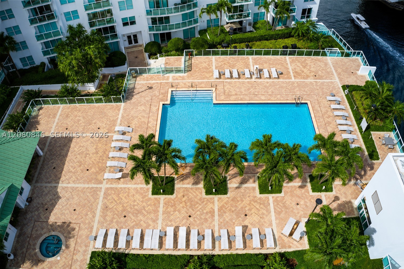 image Brickell on the River South4