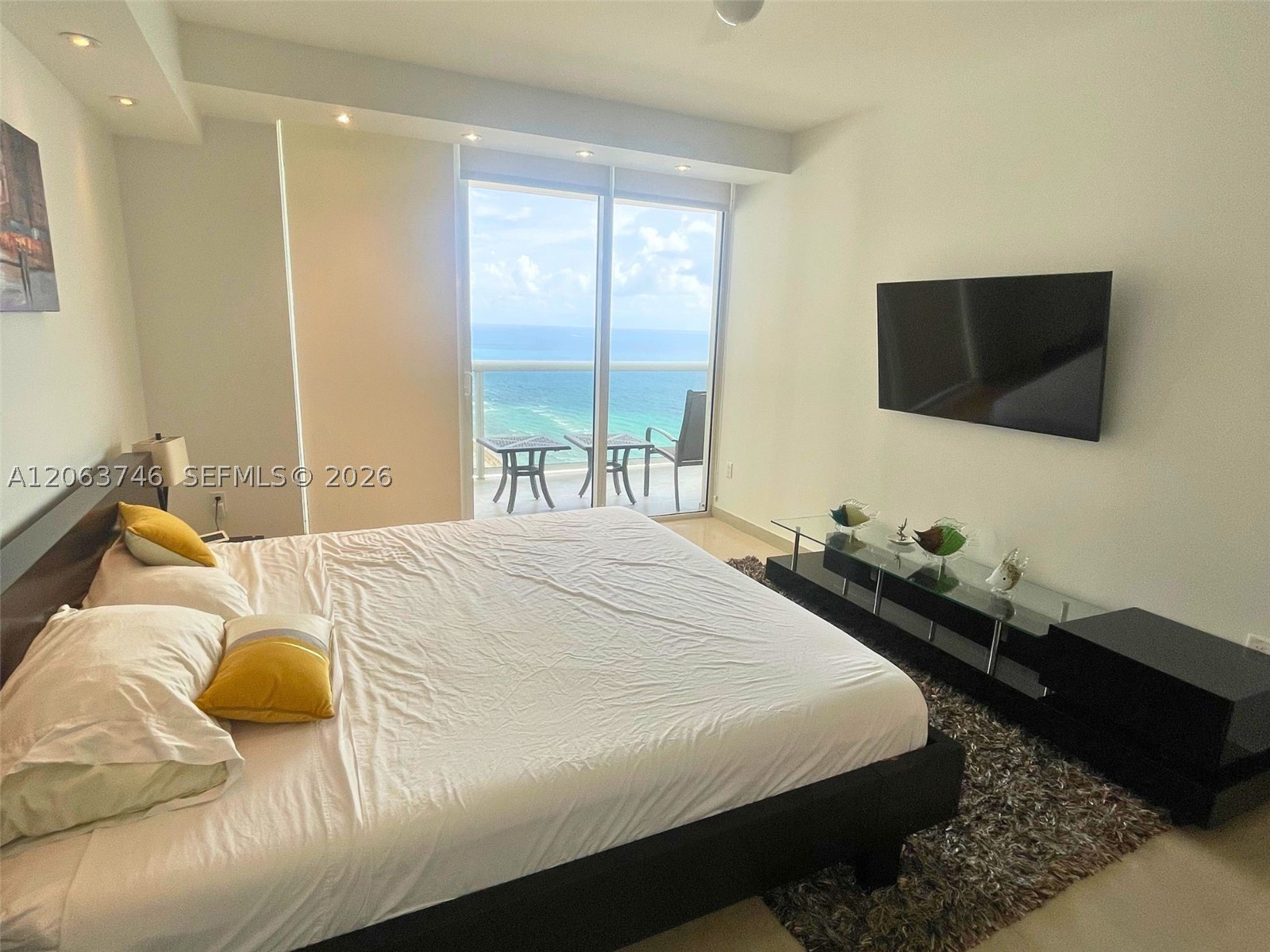image Beach Club 211