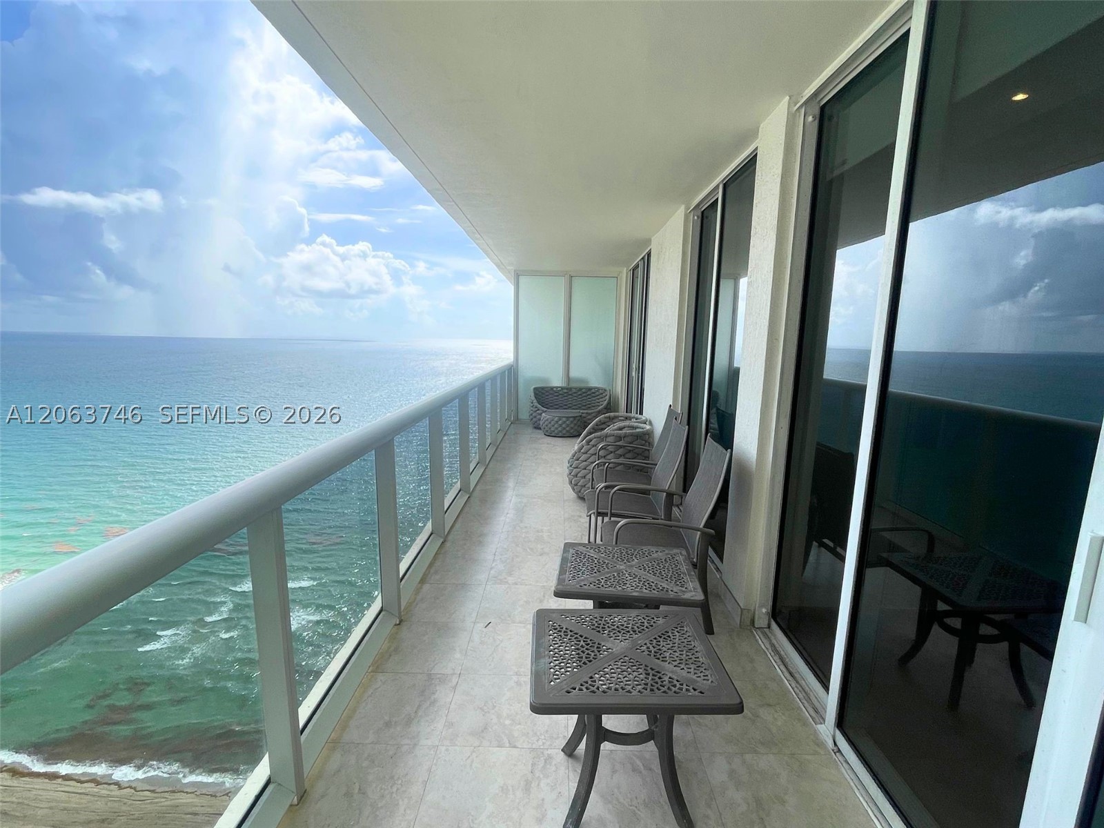 image Beach Club 27