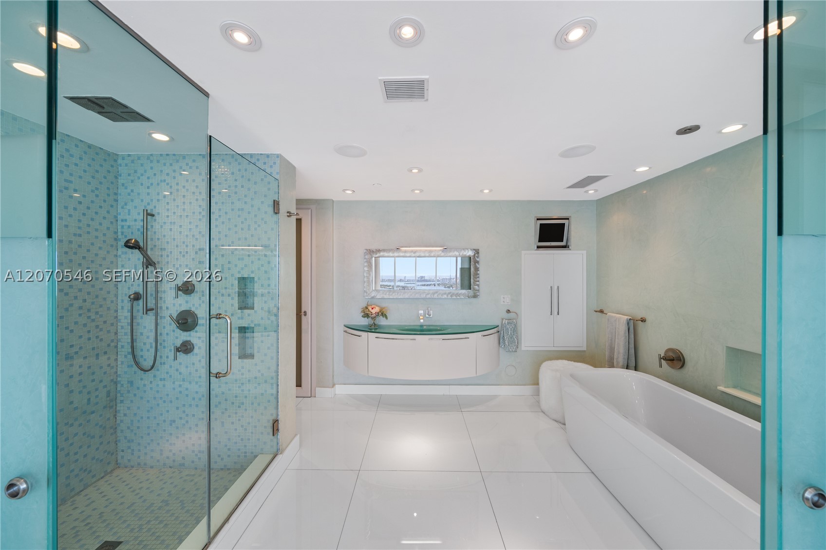1040 Biscayne Blvd #4403 Miami, FL 33132