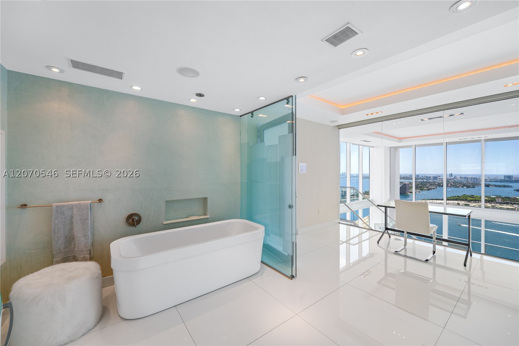 1040 Biscayne Blvd #4403 Miami, FL 33132