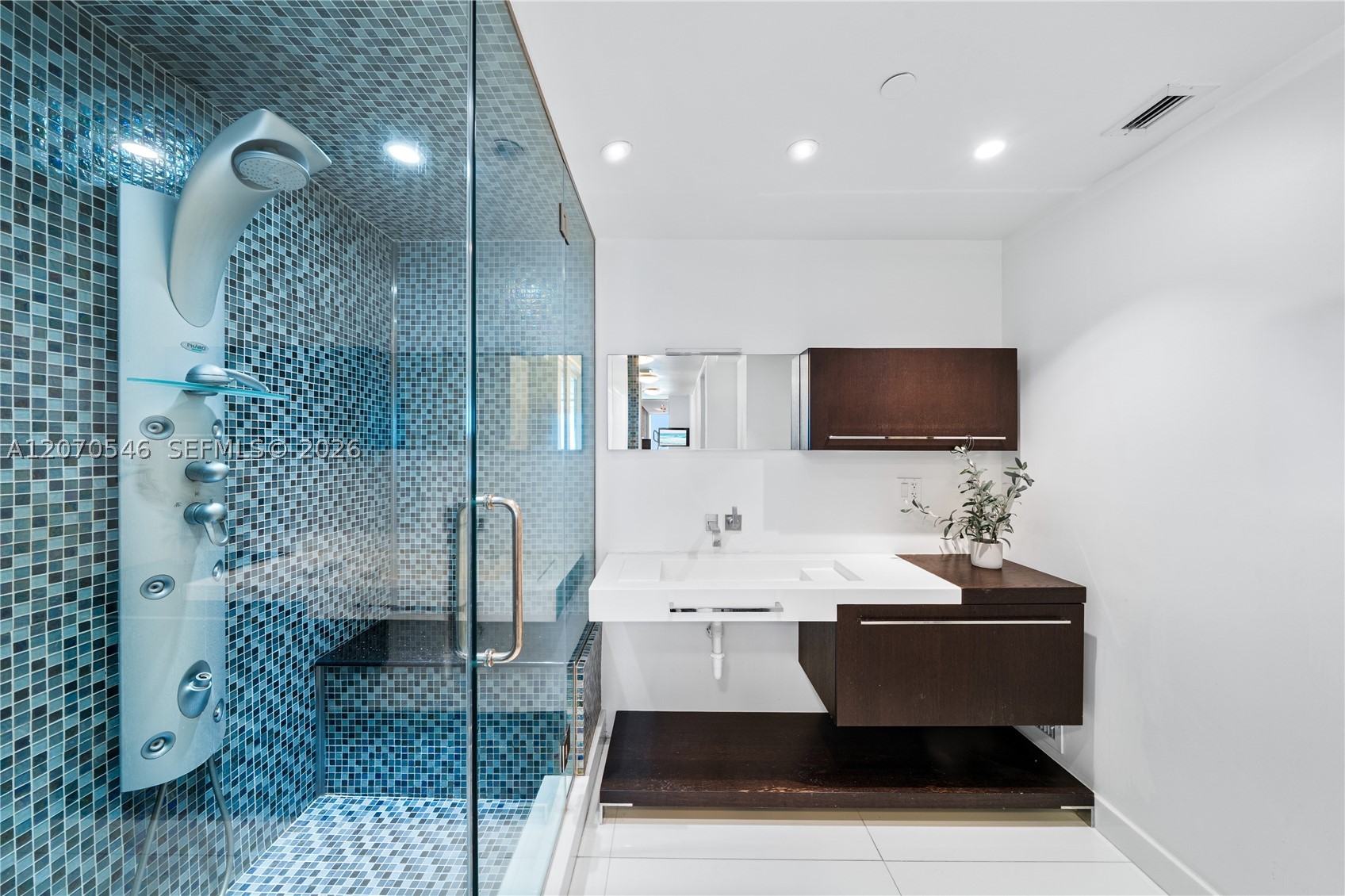 1040 Biscayne Blvd #4403 Miami, FL 33132