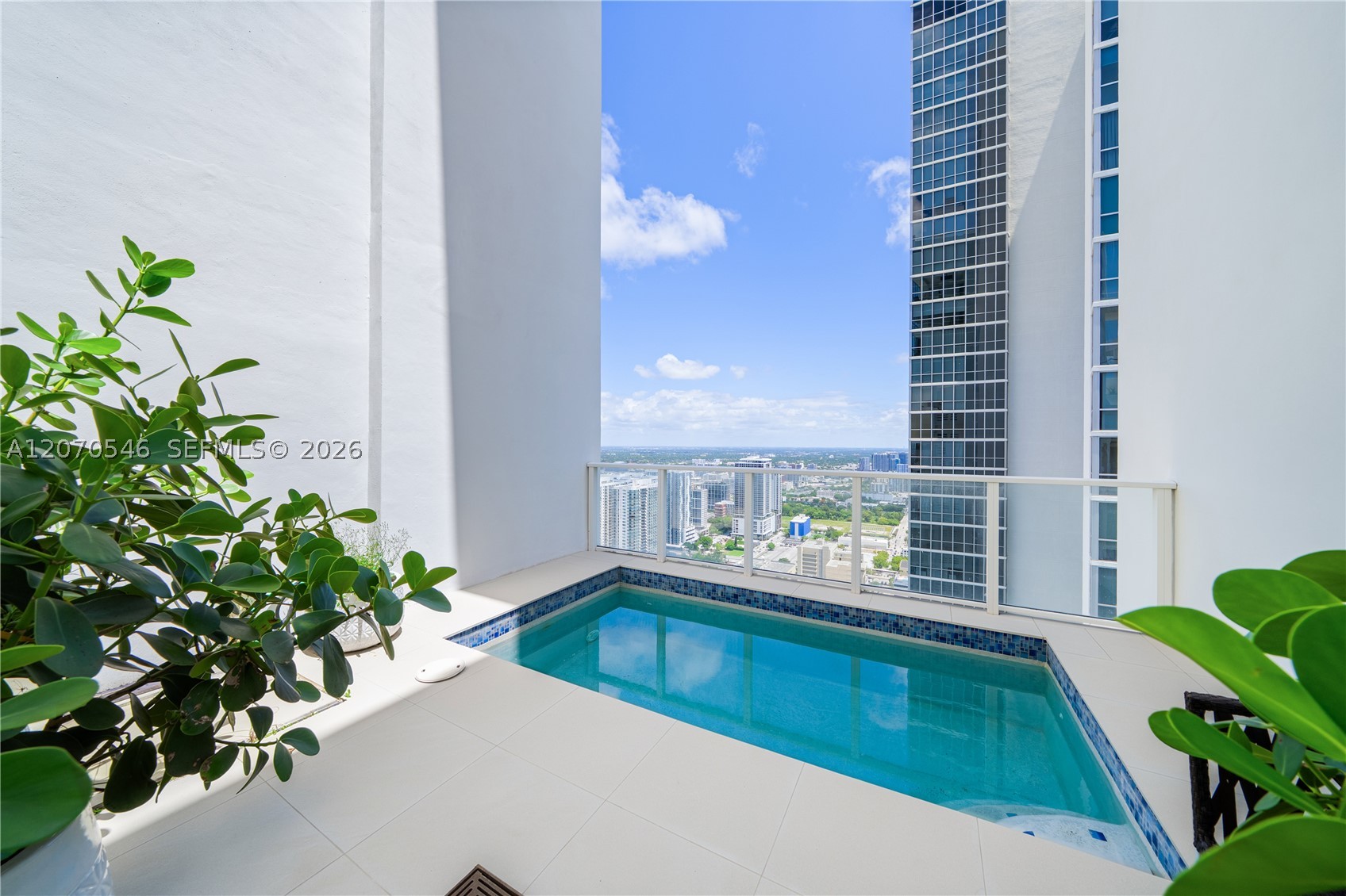 1040 Biscayne Blvd #4403 Miami, FL 33132