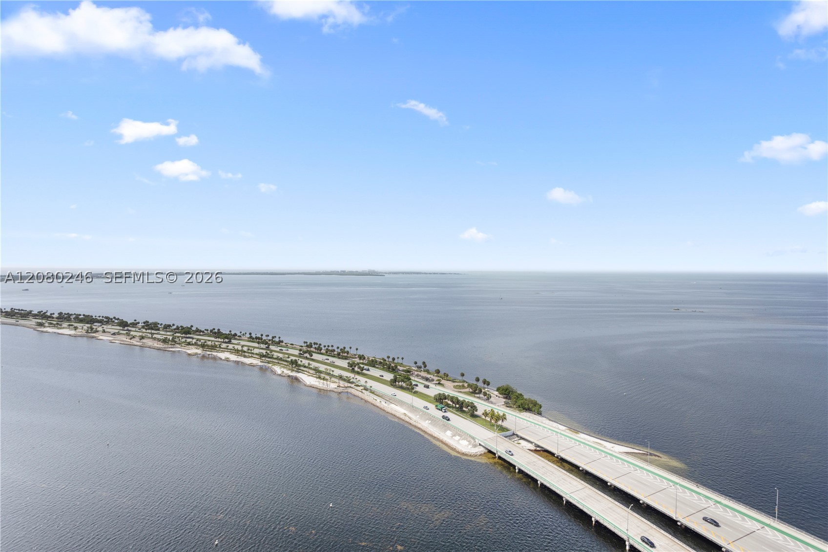 image Una Residences42