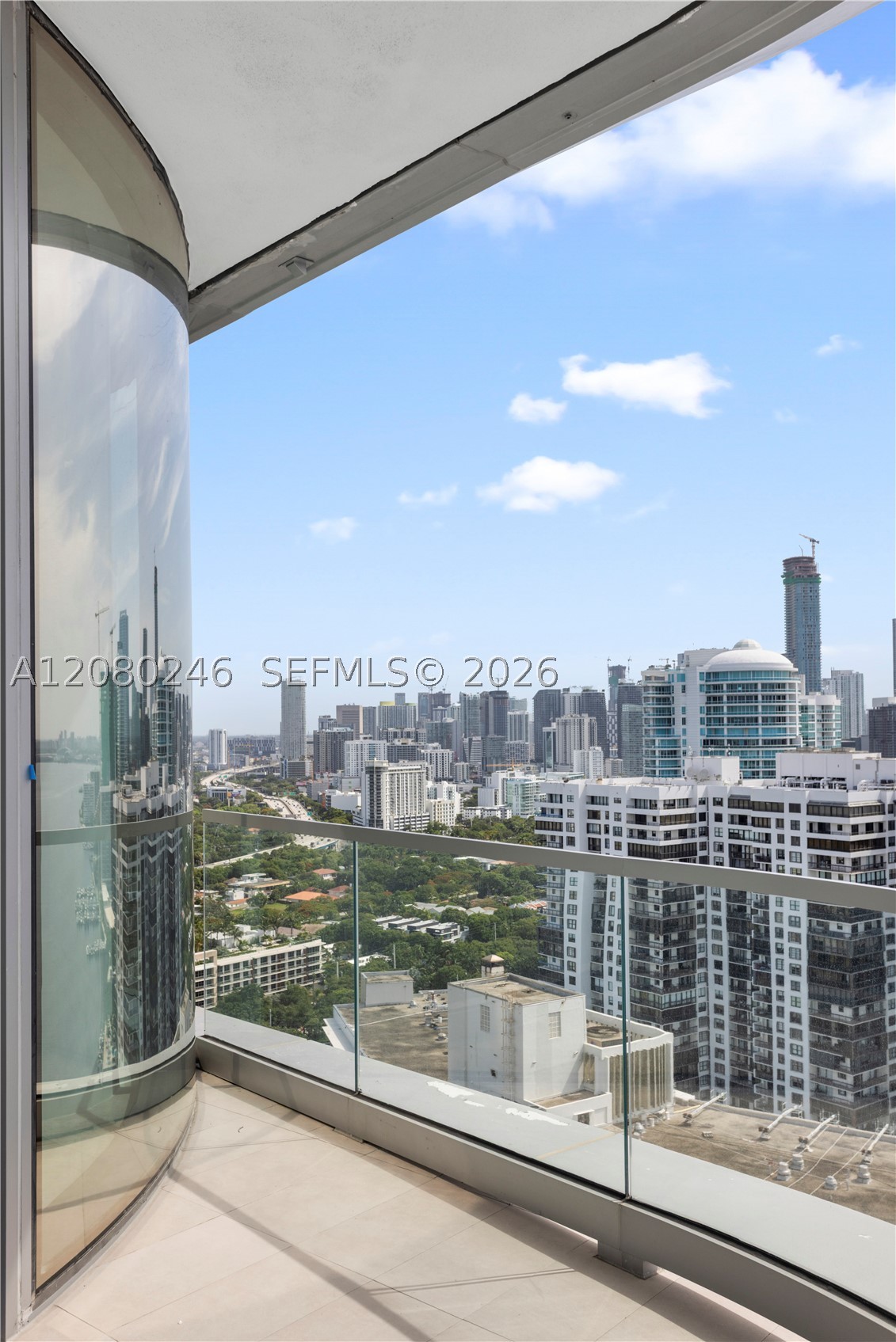 image Una Residences43