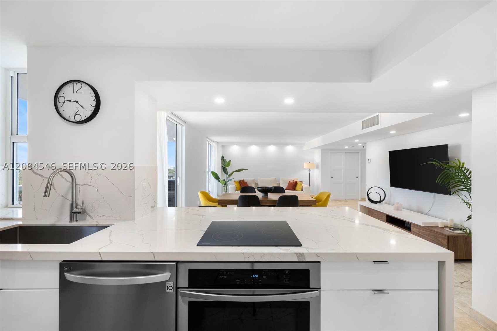 2401 Collins Ave #1508