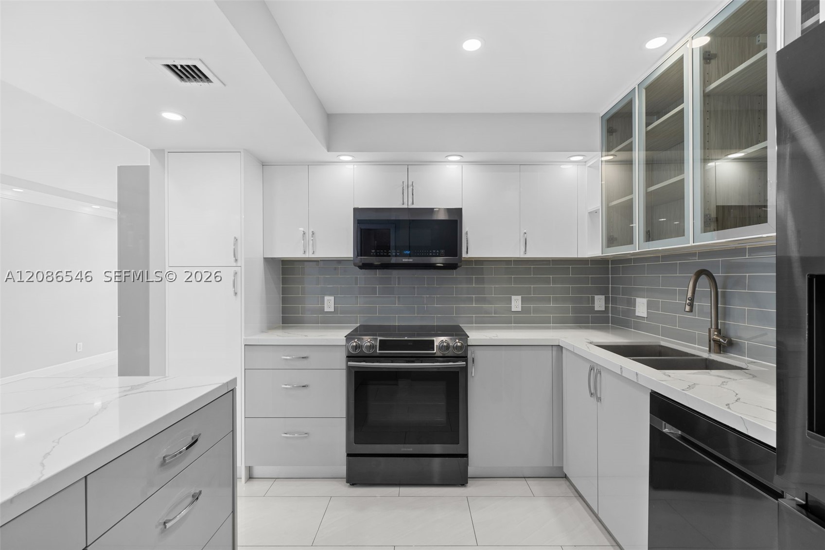 701 Three Iss Blvd #411