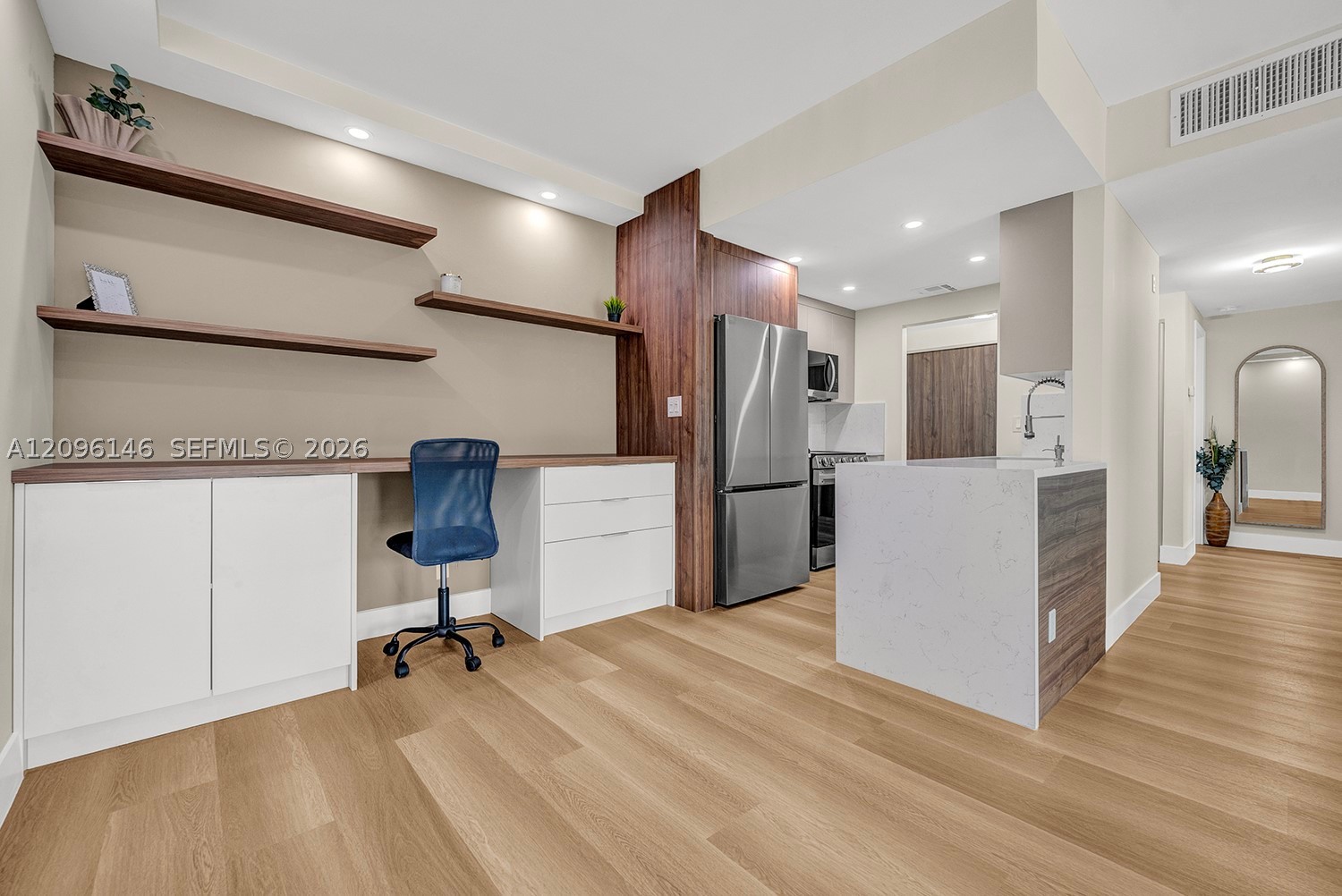 400 N Riverside Dr #203