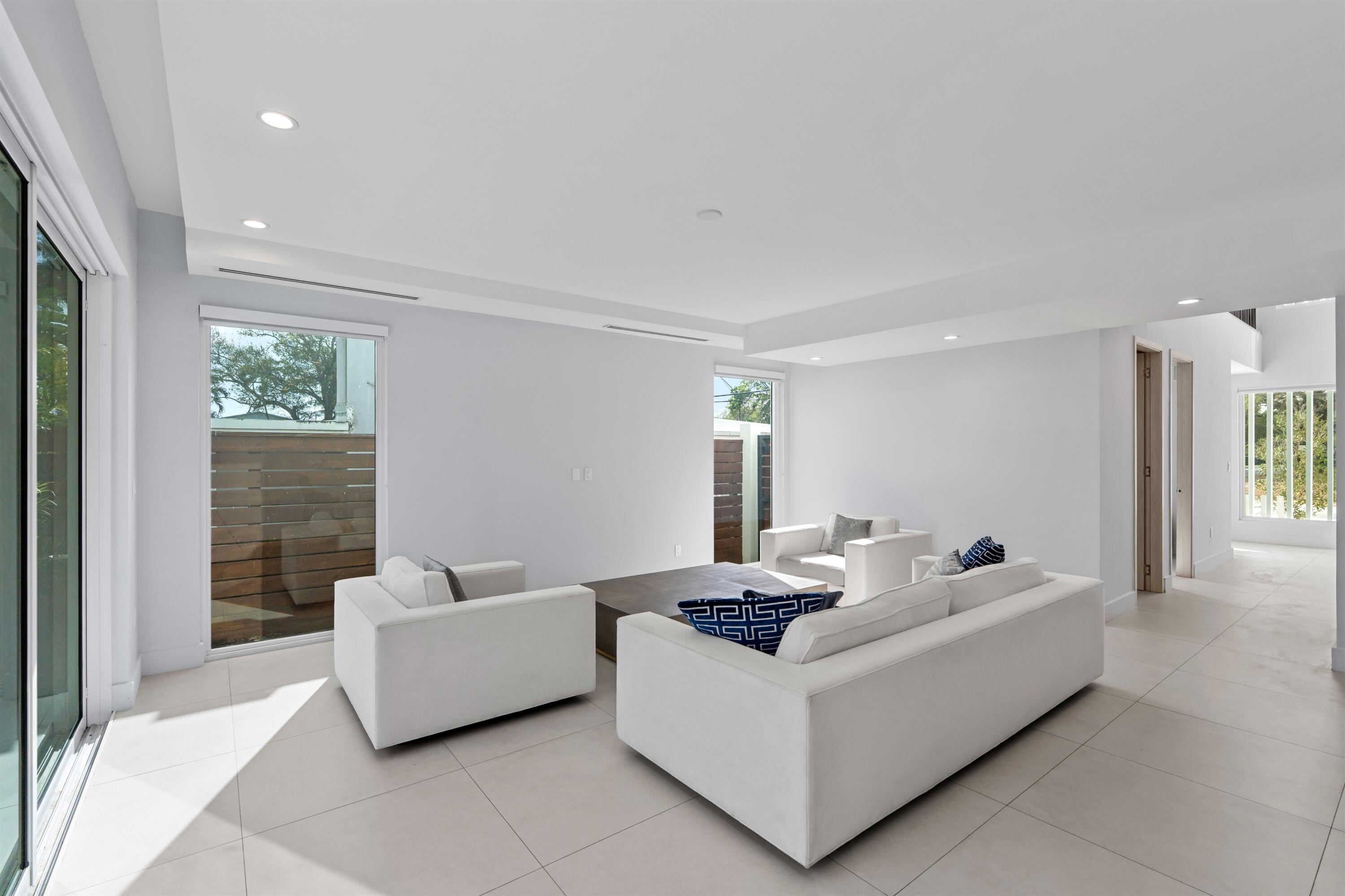 605 SW 12th Fort Lauderdale, FL 33312