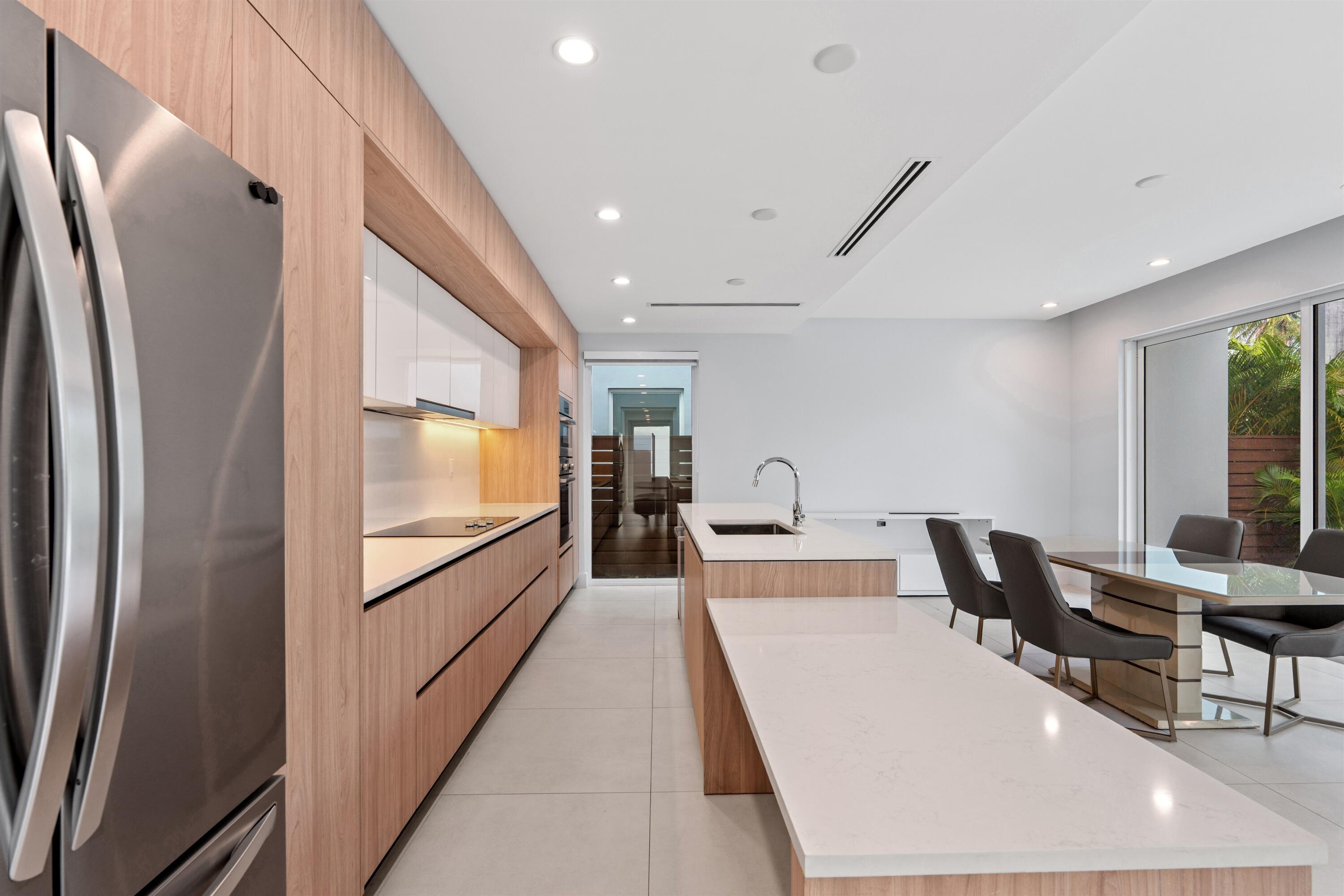 605 SW 12th Fort Lauderdale, FL 33312