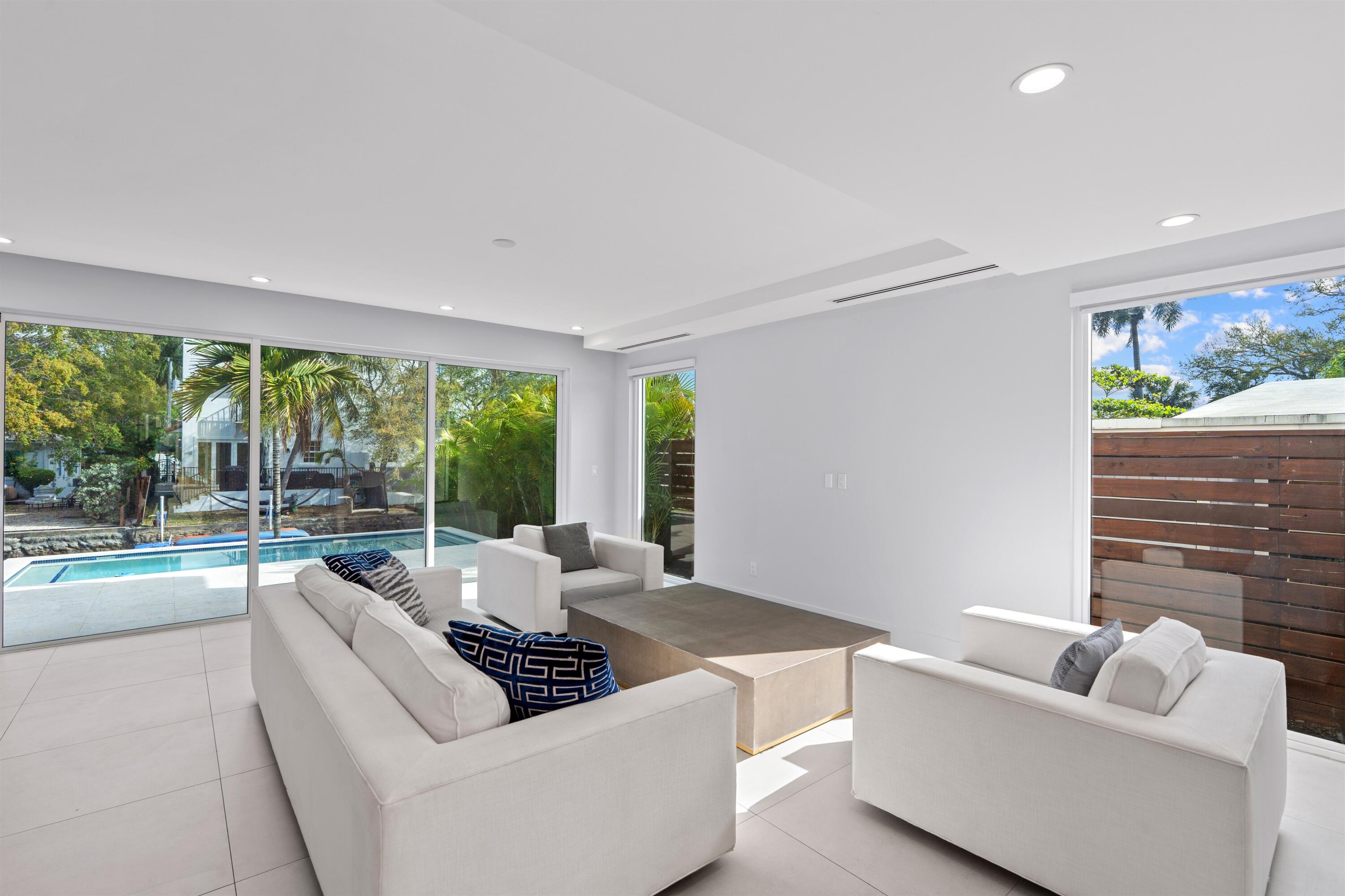 605 SW 12th Fort Lauderdale, FL 33312