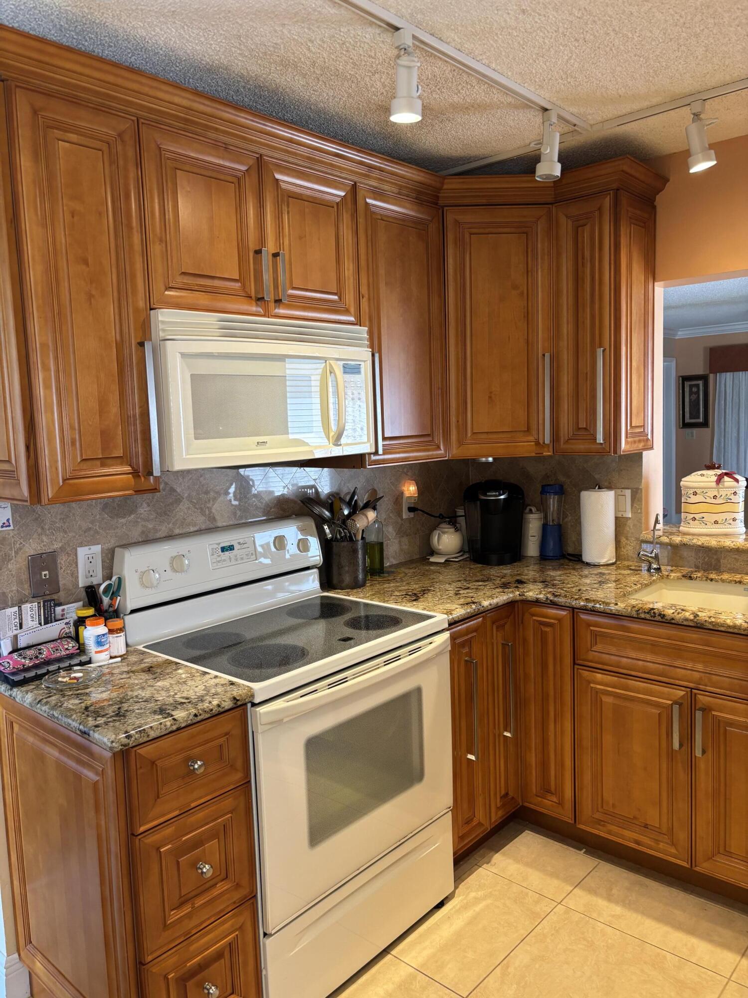 60 Pelican Pointe #1020