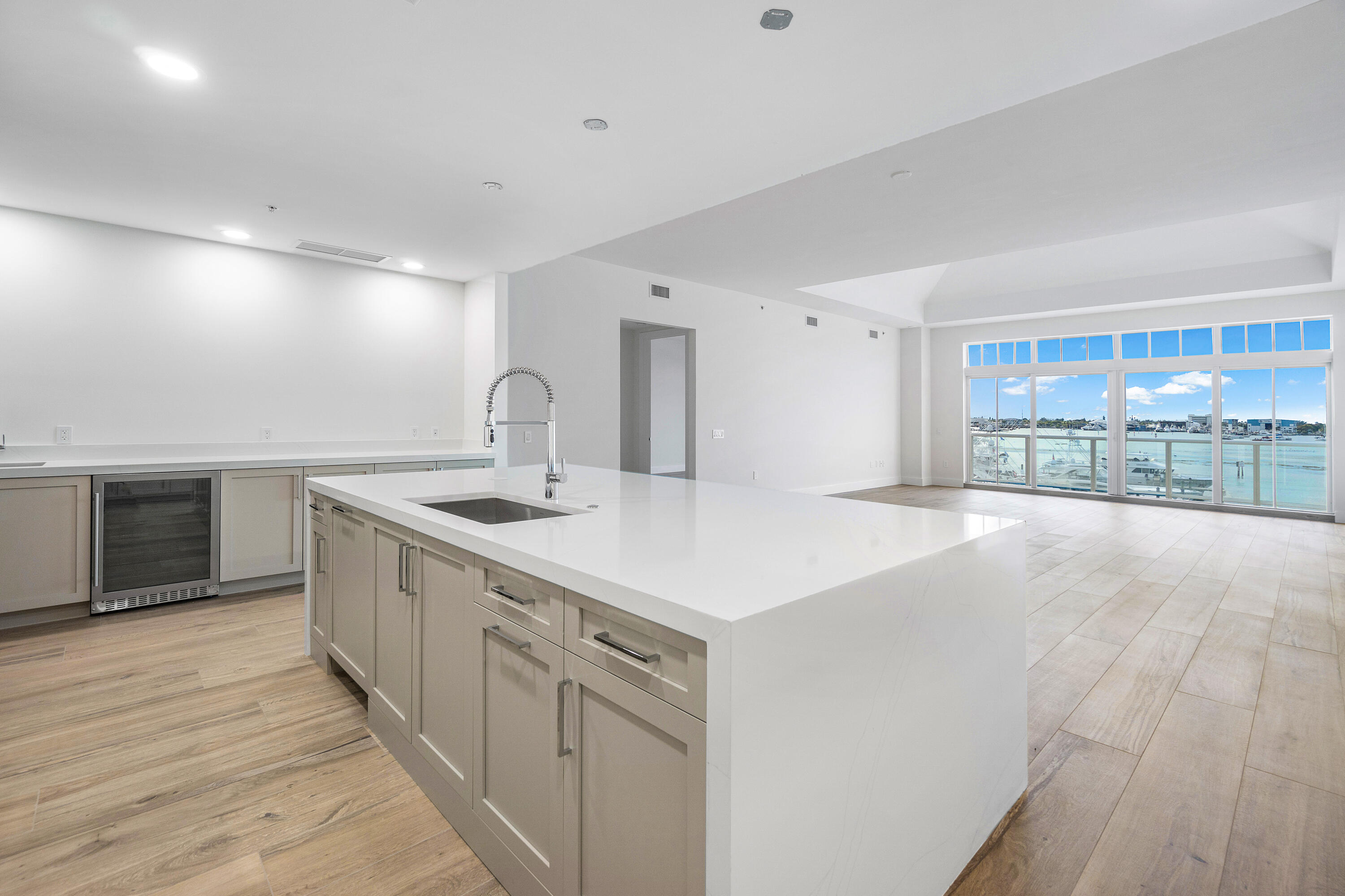 180 Lake #2-302 Singer Island, FL 33404