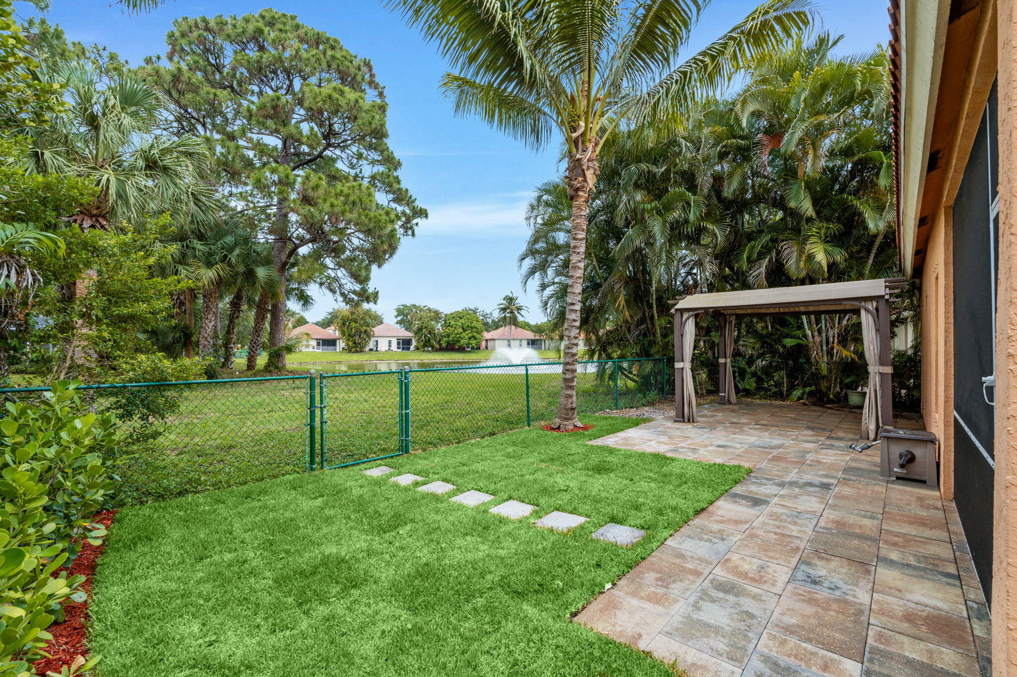 5122 Elpine Riviera Beach, FL 33418