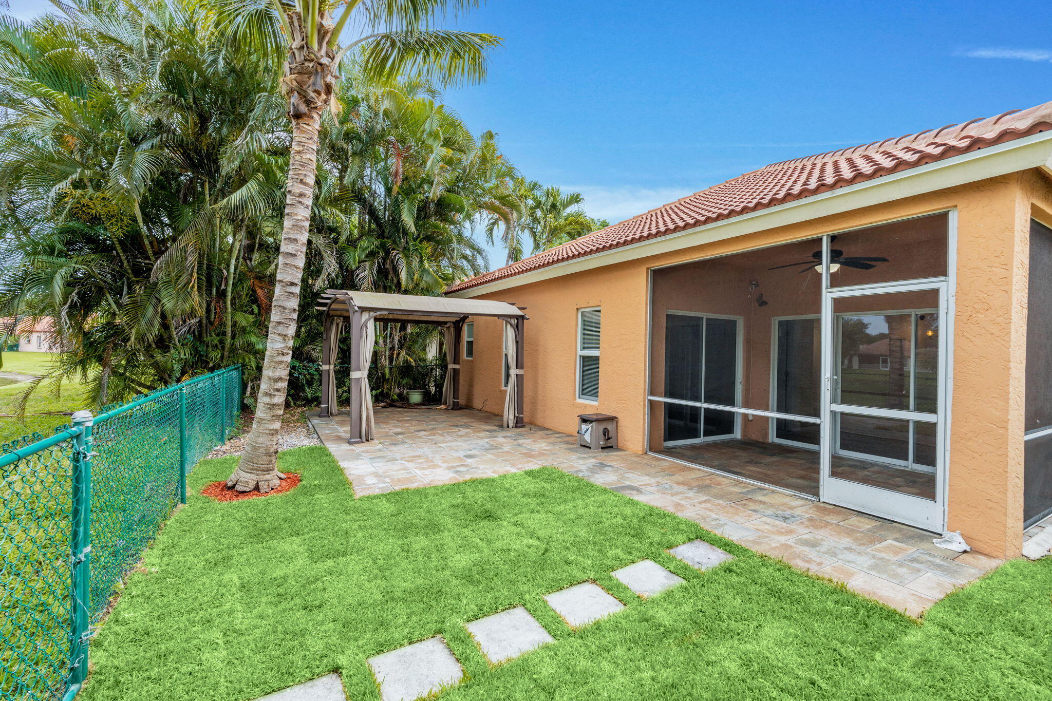 5122 Elpine Riviera Beach, FL 33418