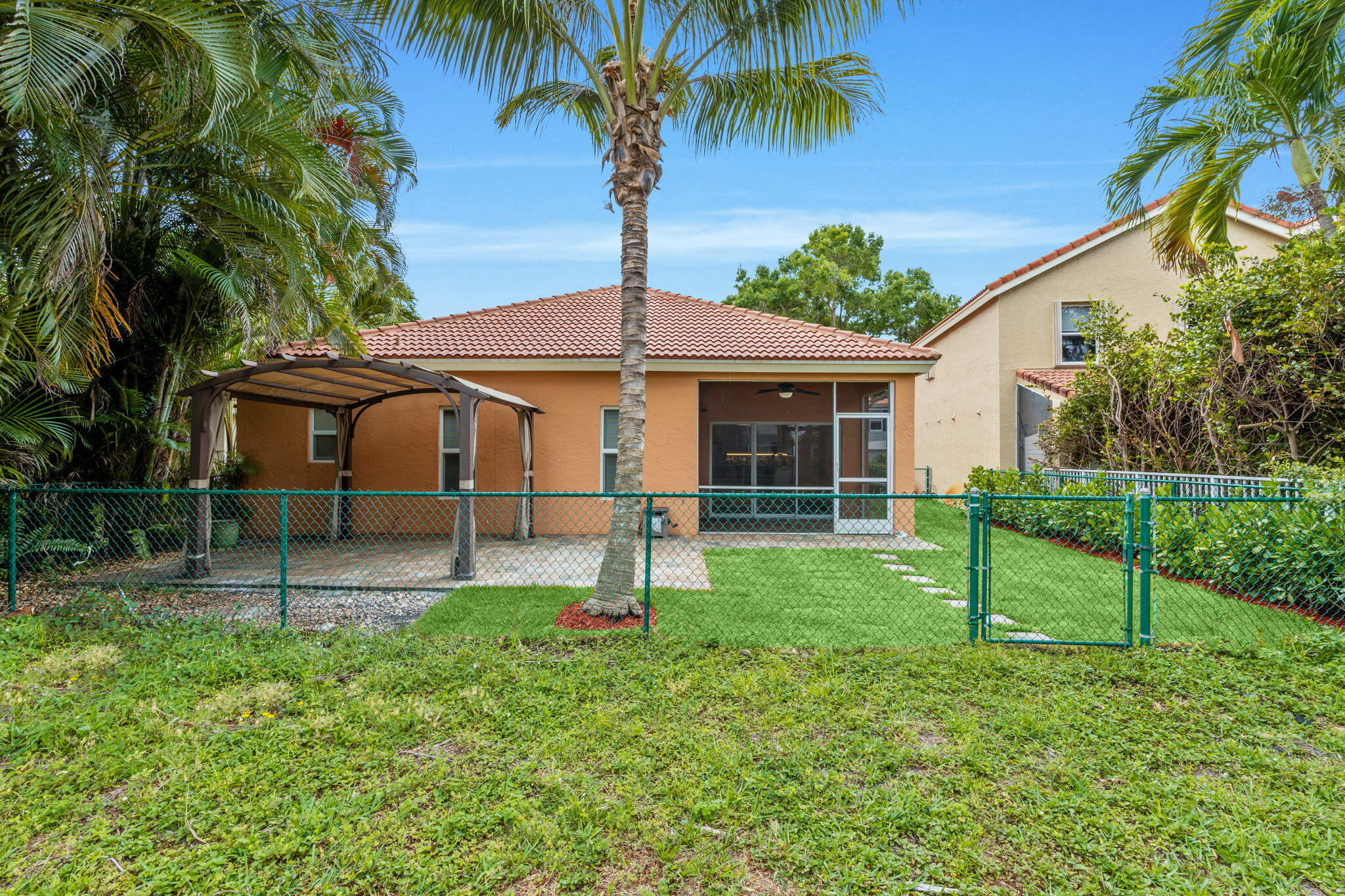 5122 Elpine Riviera Beach, FL 33418