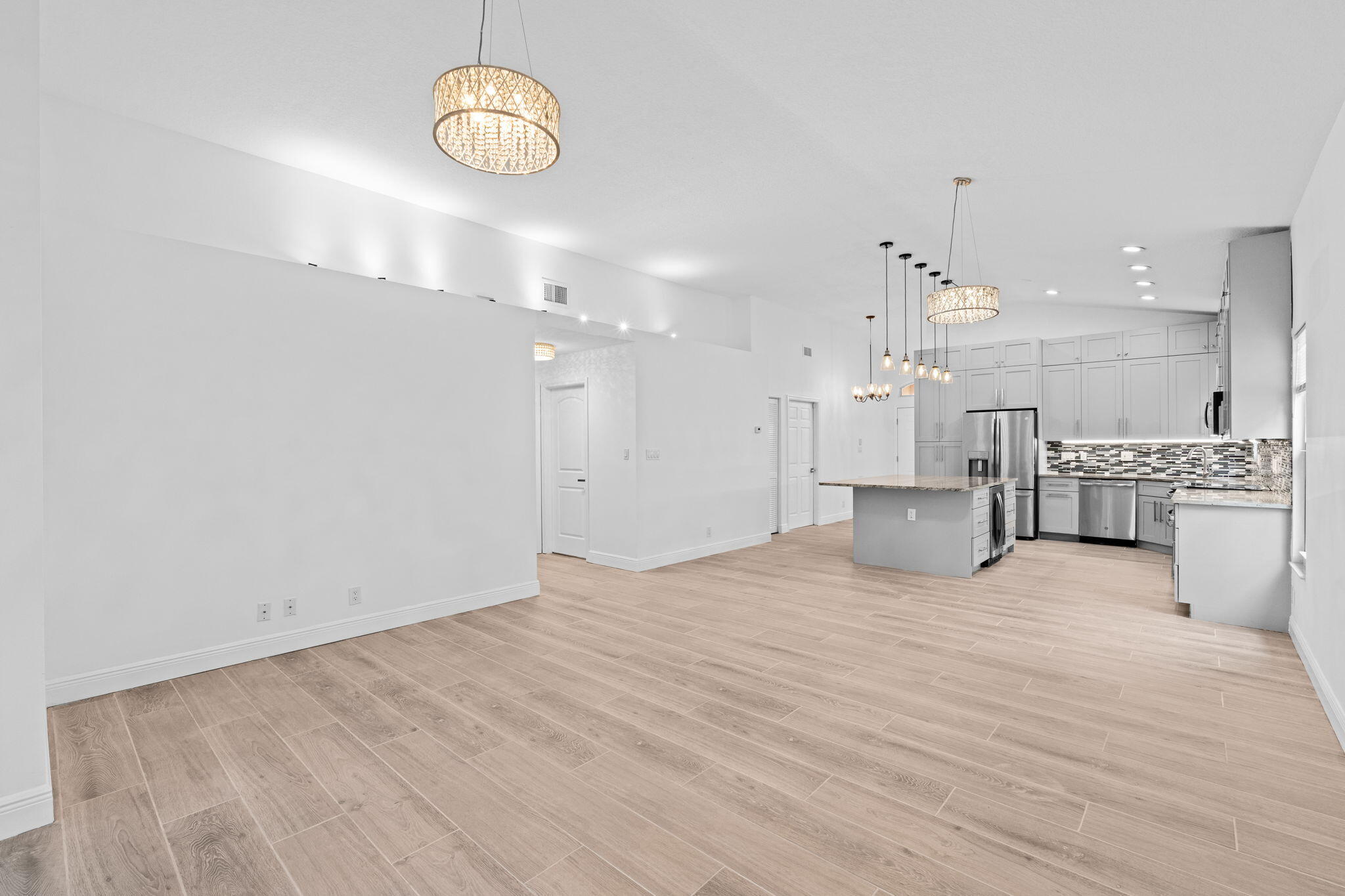 5122 Elpine Riviera Beach, FL 33418