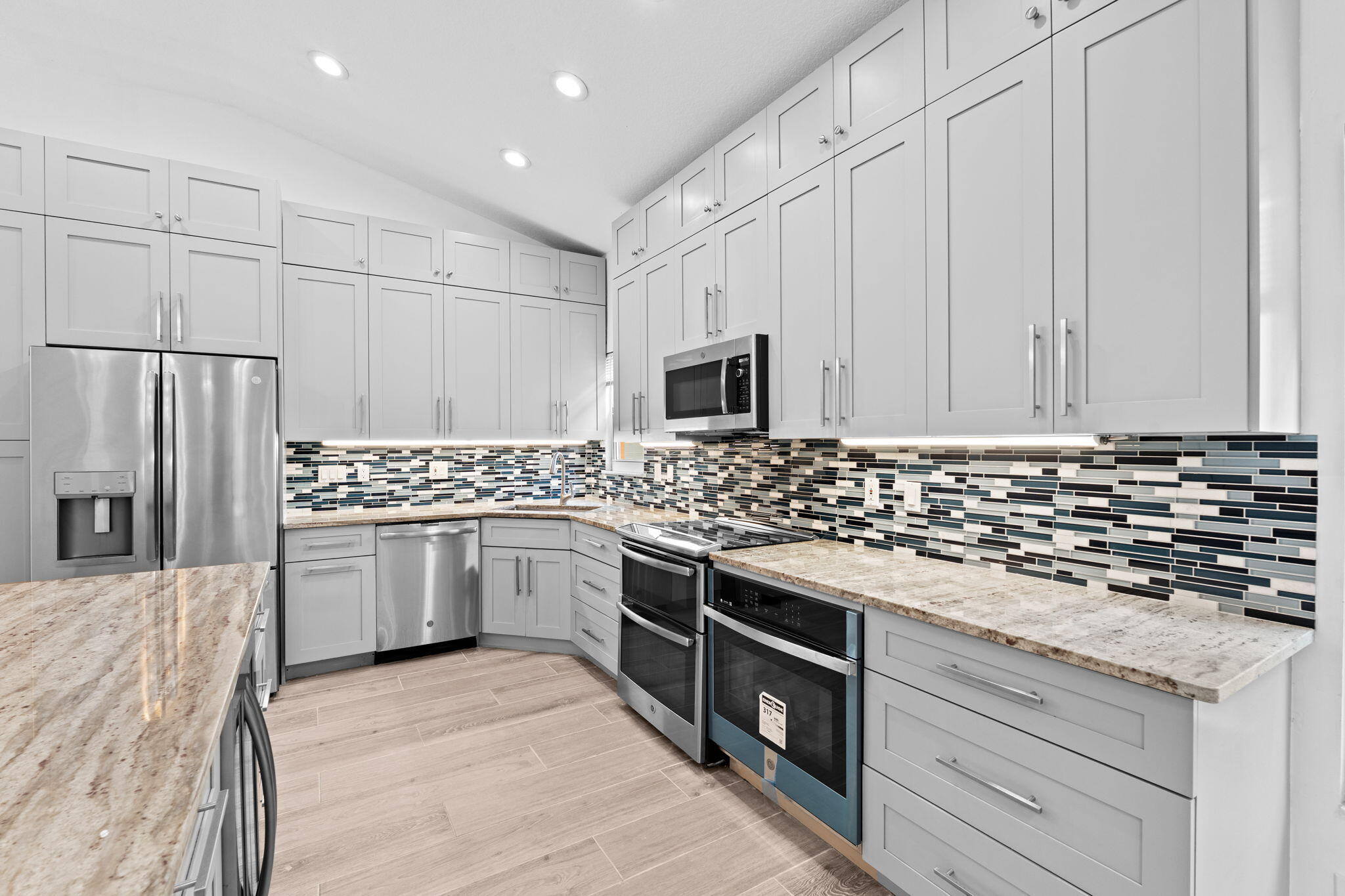 5122 Elpine Riviera Beach, FL 33418