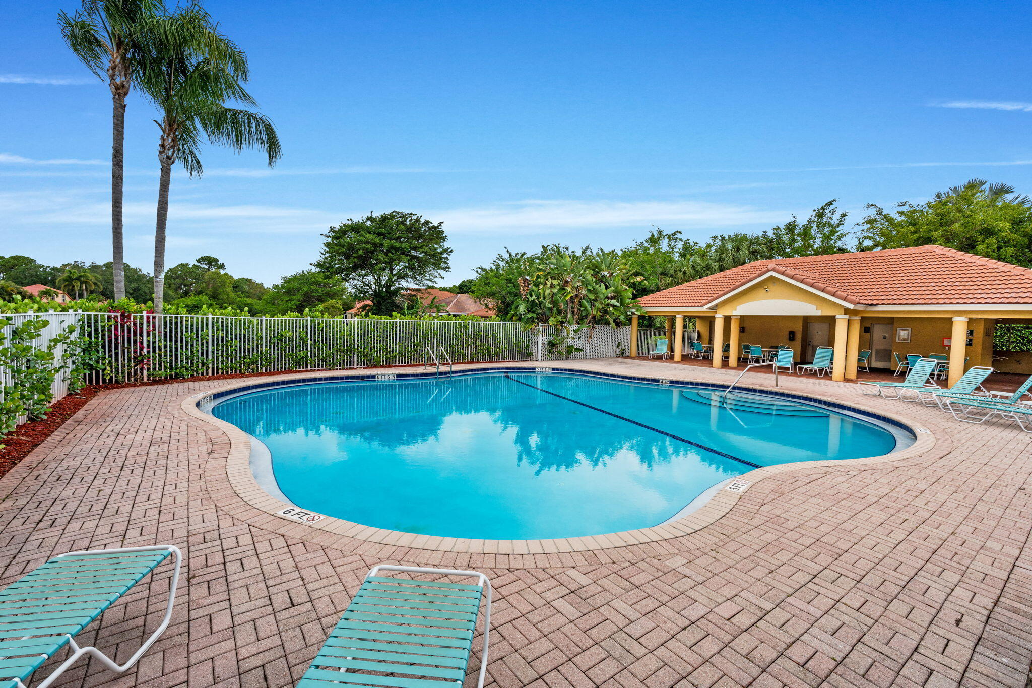 5122 Elpine Riviera Beach, FL 33418