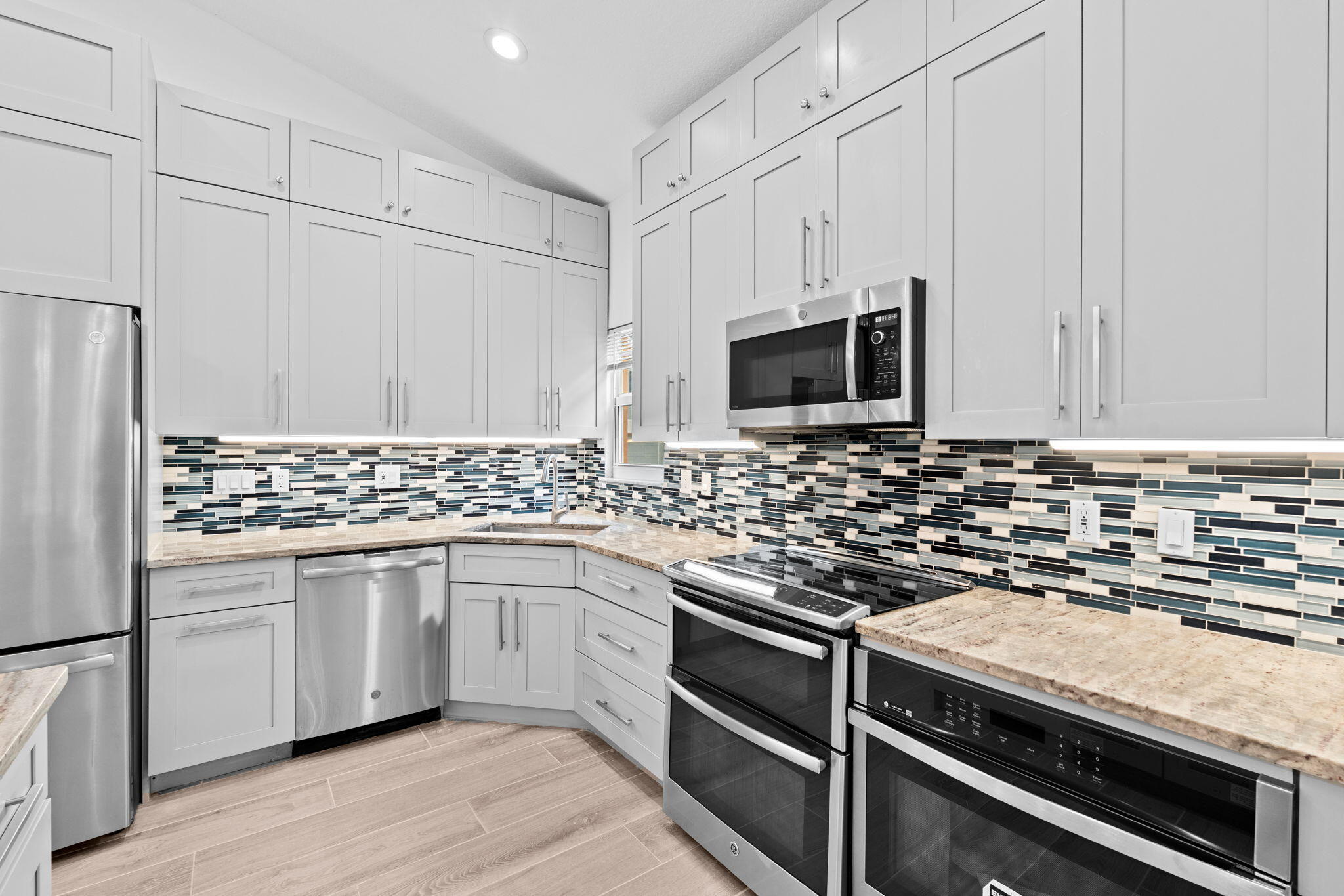 5122 Elpine Riviera Beach, FL 33418