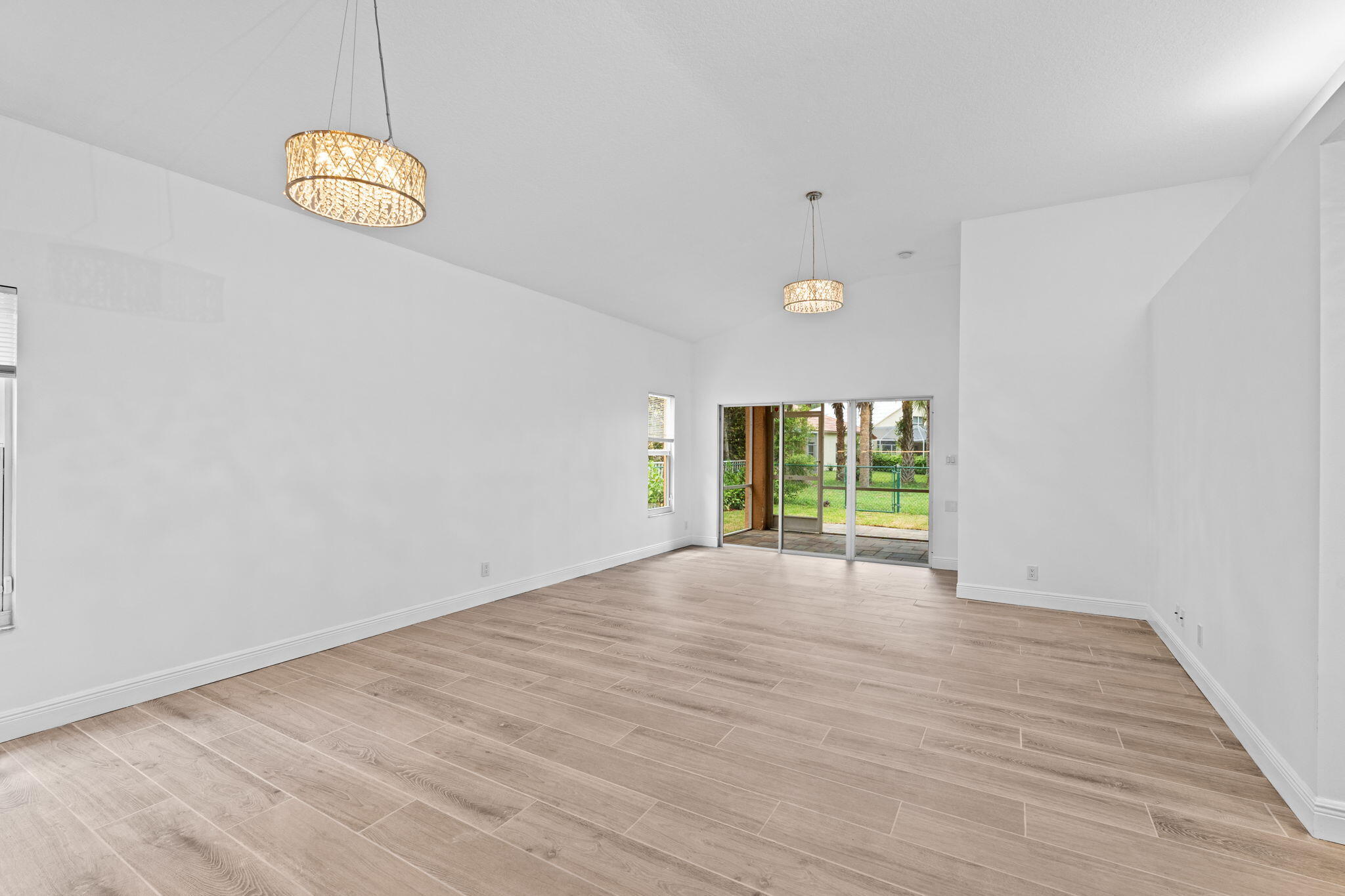 5122 Elpine Riviera Beach, FL 33418