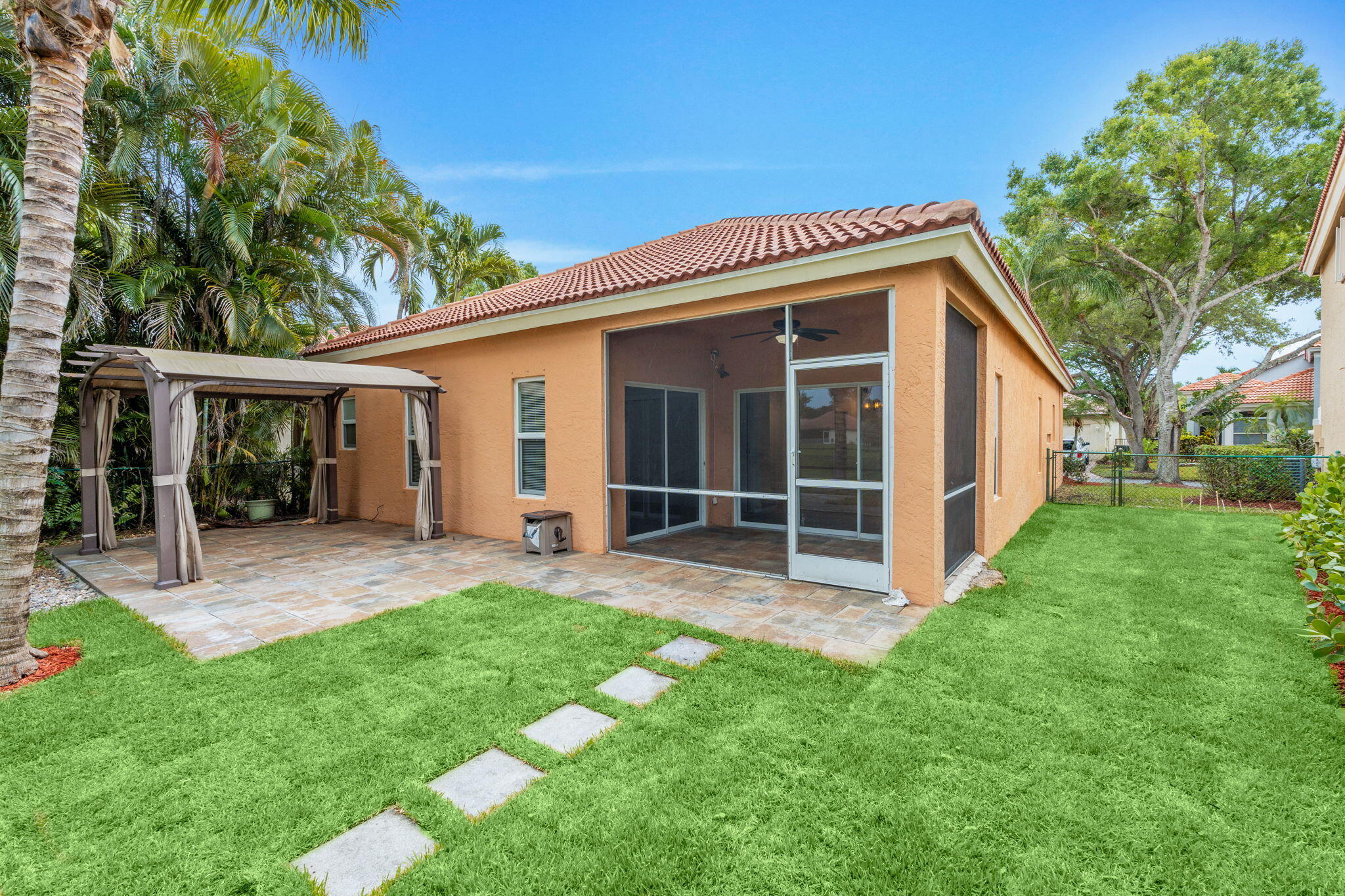 5122 Elpine Riviera Beach, FL 33418