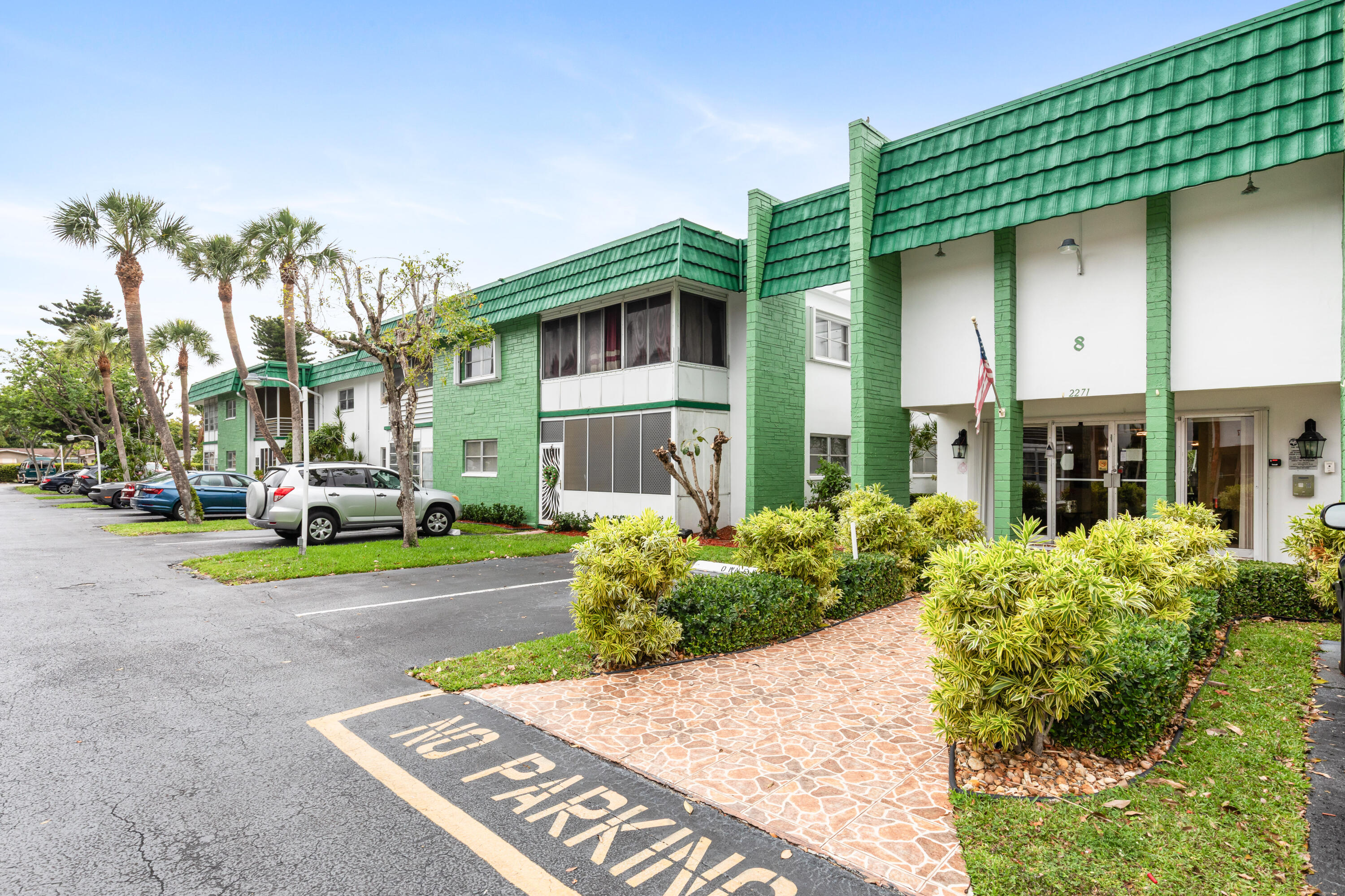 2271 NW 48th #111