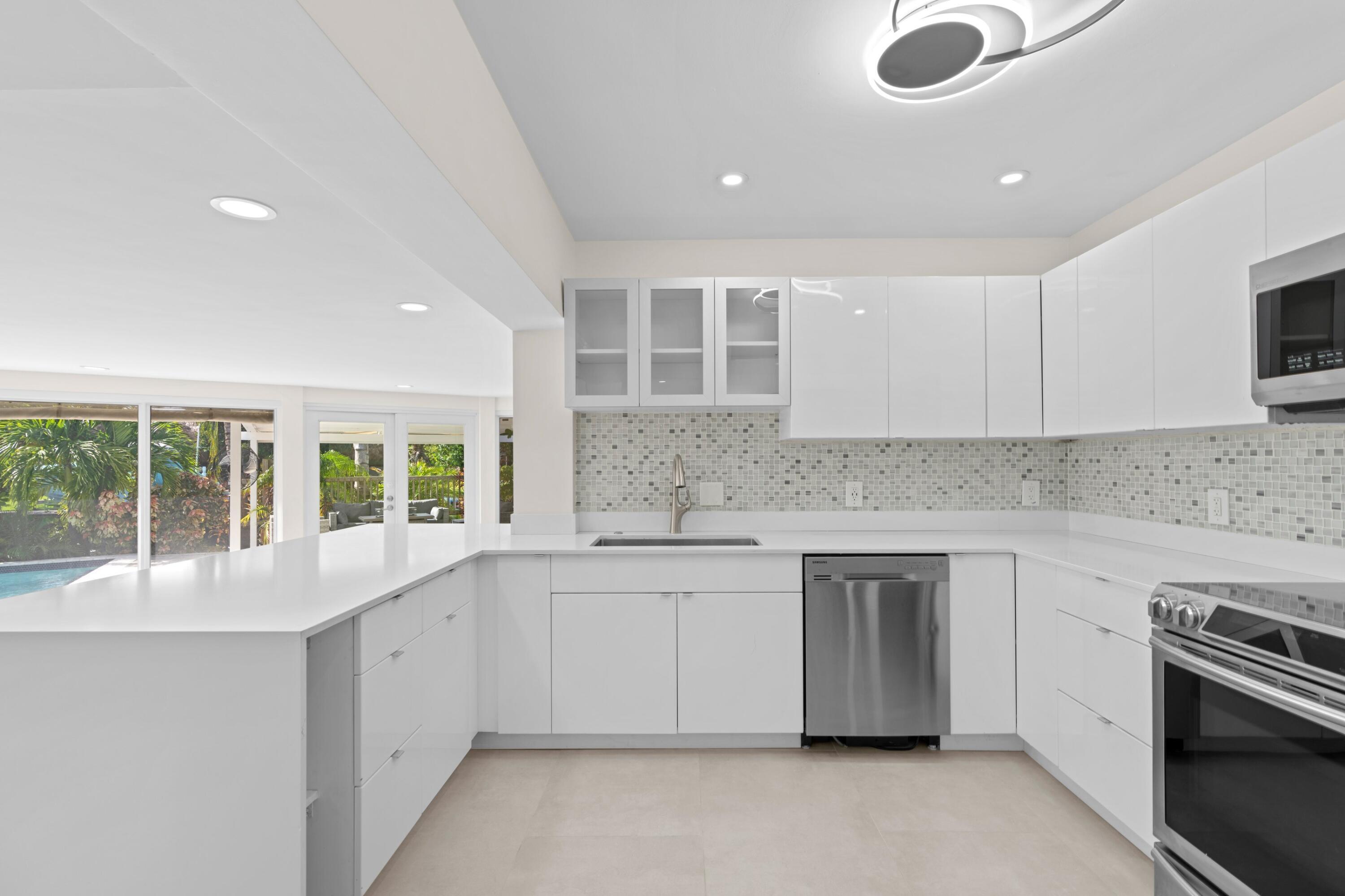 391 SE 7th Pompano Beach, FL 33060