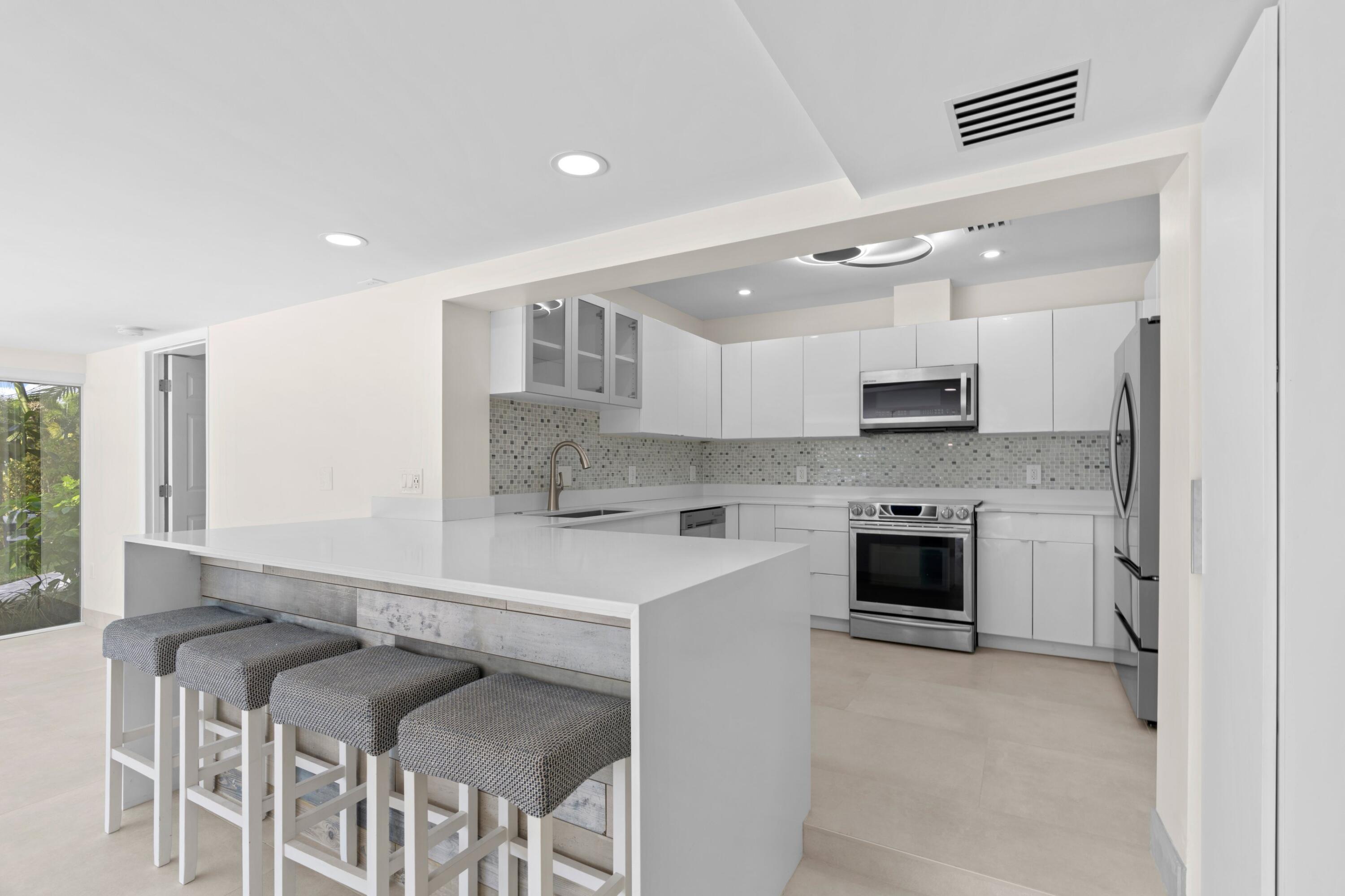 391 SE 7th Pompano Beach, FL 33060