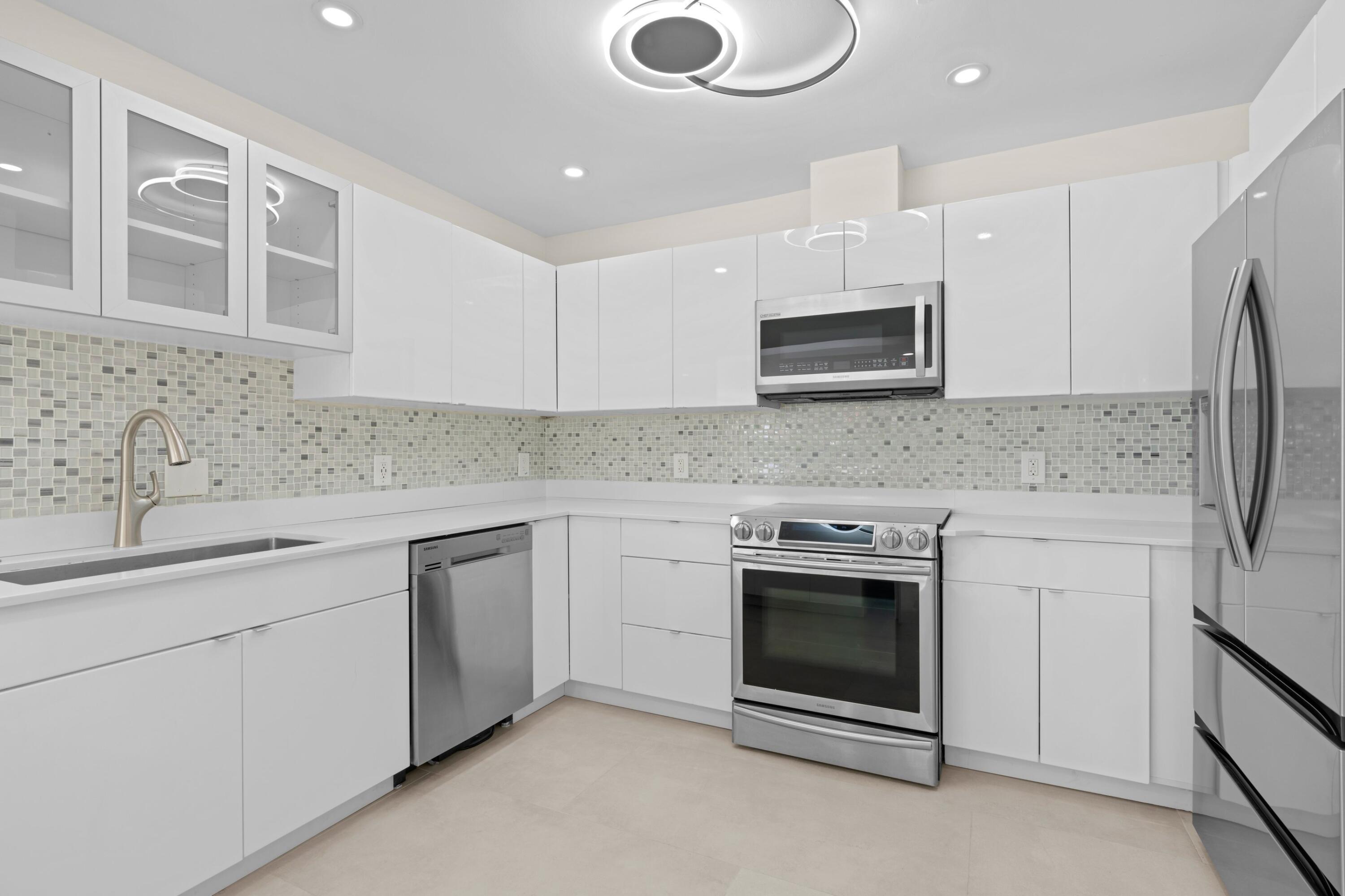 391 SE 7th Pompano Beach, FL 33060