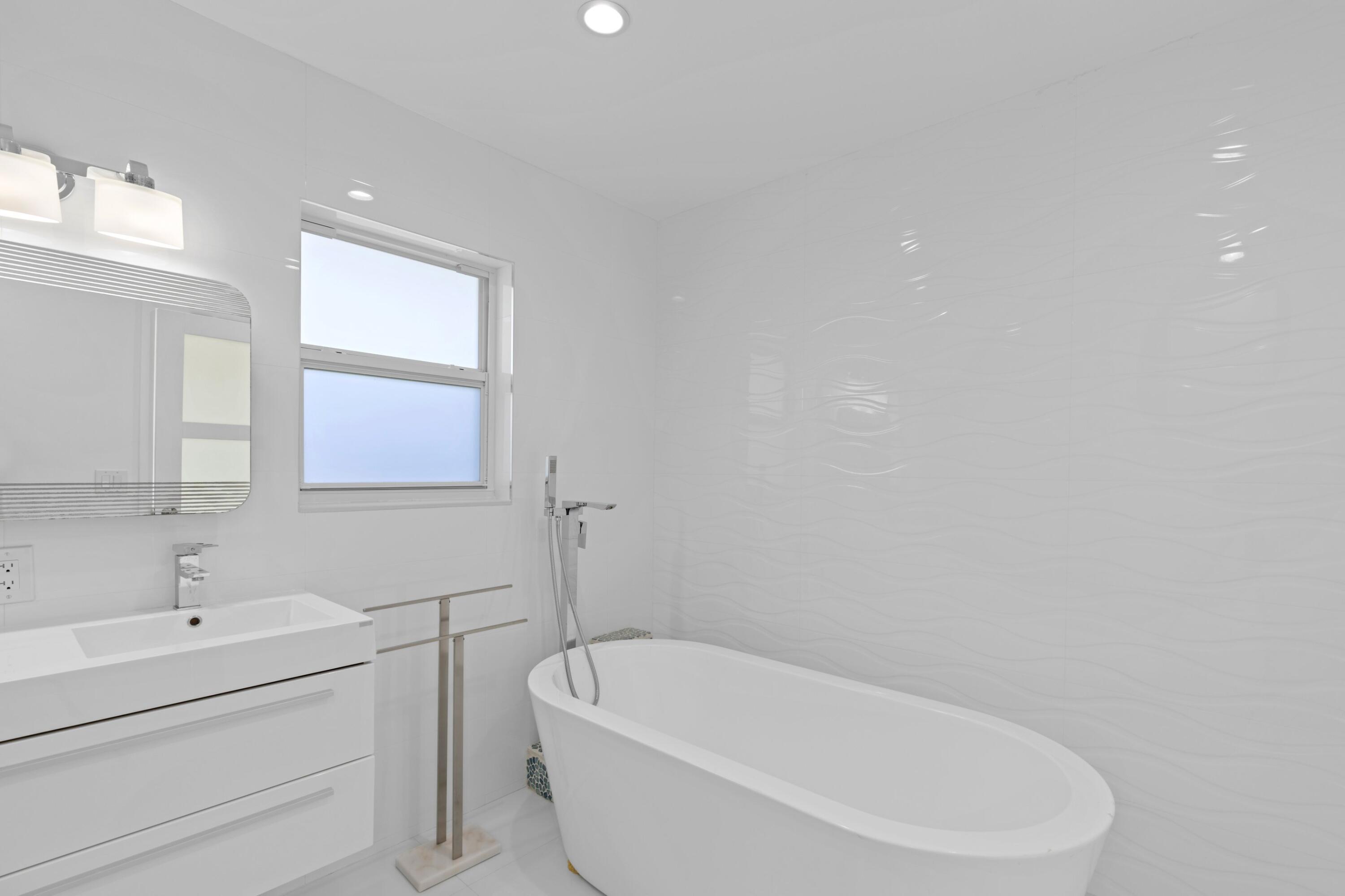 391 SE 7th Pompano Beach, FL 33060