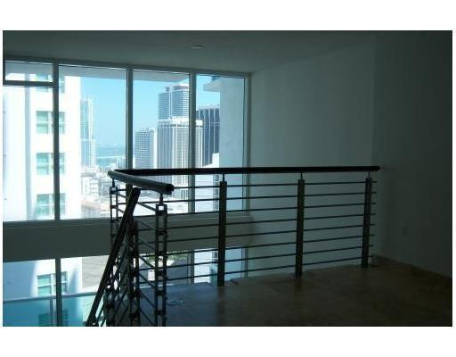 image Brickell on the River South4