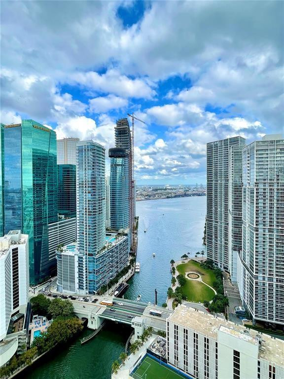 image Brickell on the River South6
