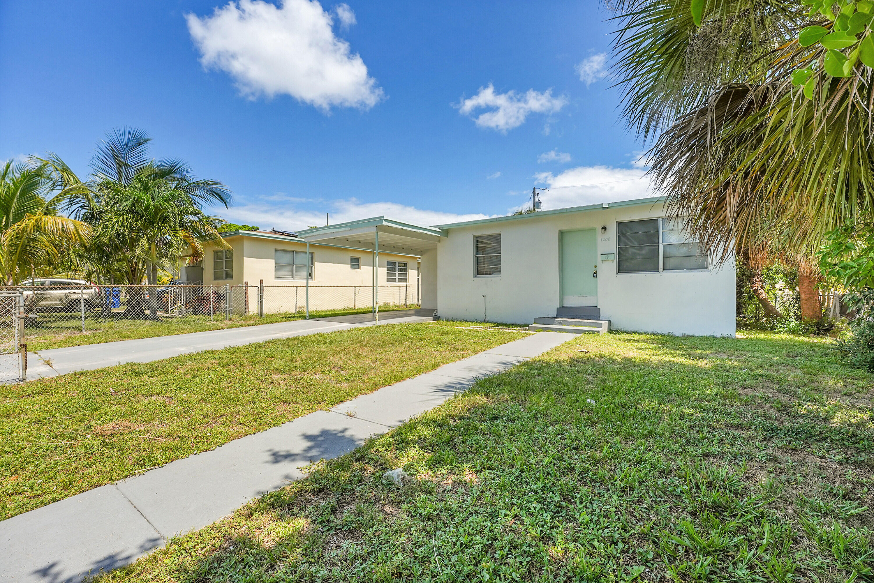 1208 W 32nd