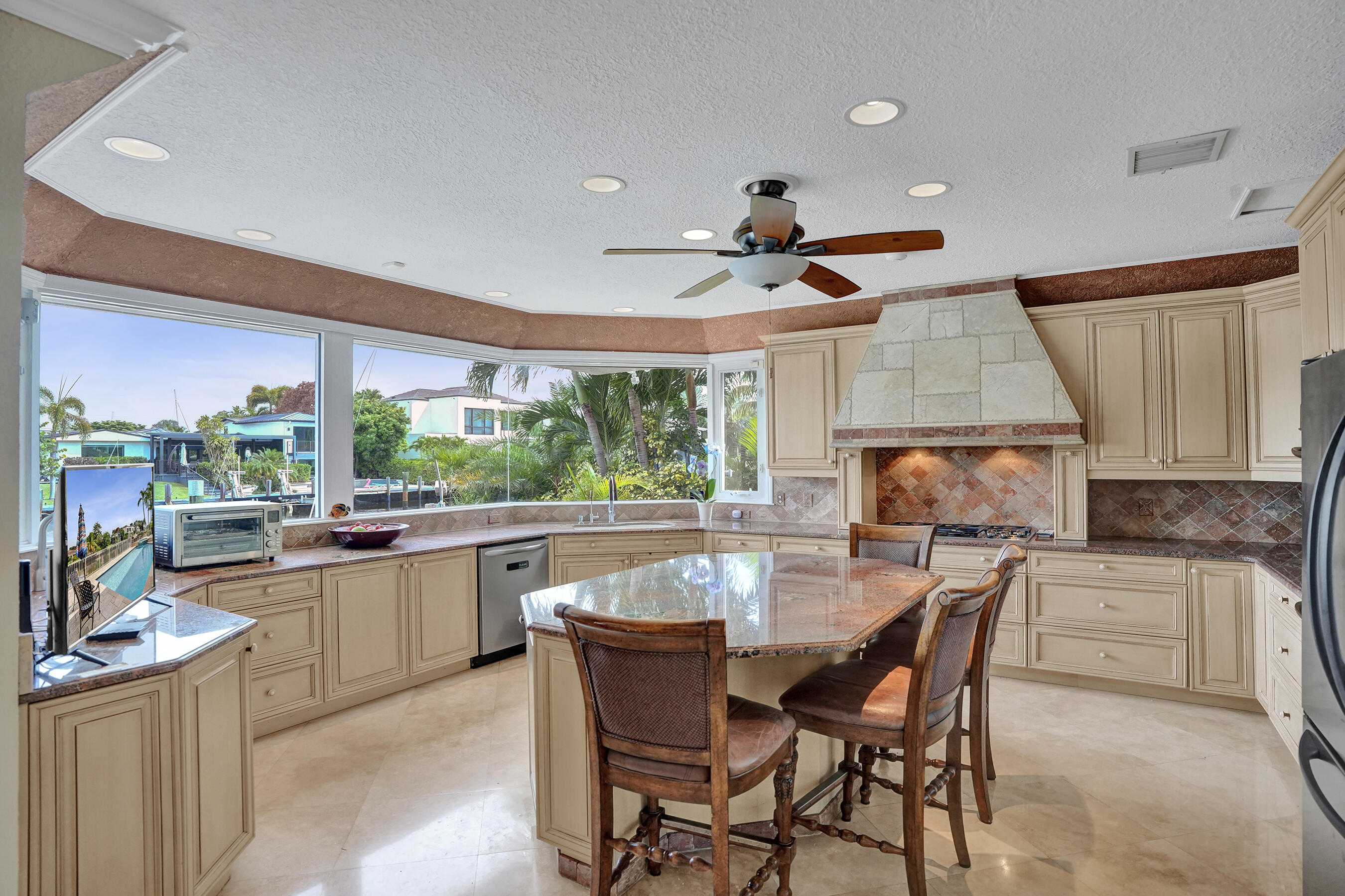 2875 NE 25th Ct Fort Lauderdale, FL 33305