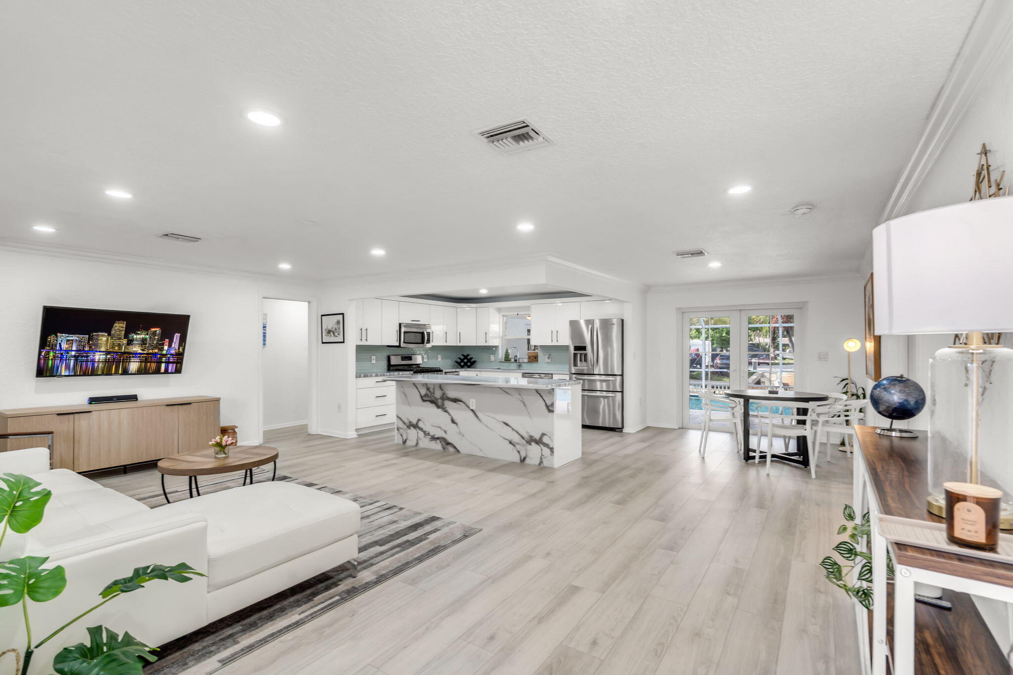 421 SW 18th St Pompano Beach, FL 33060