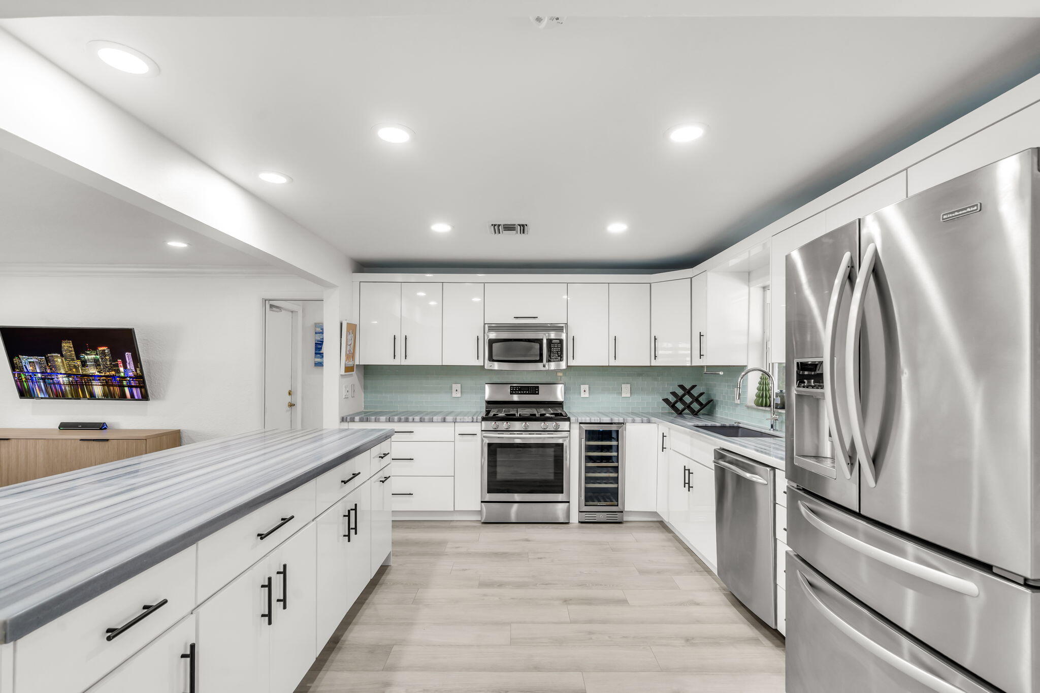 421 SW 18th St Pompano Beach, FL 33060