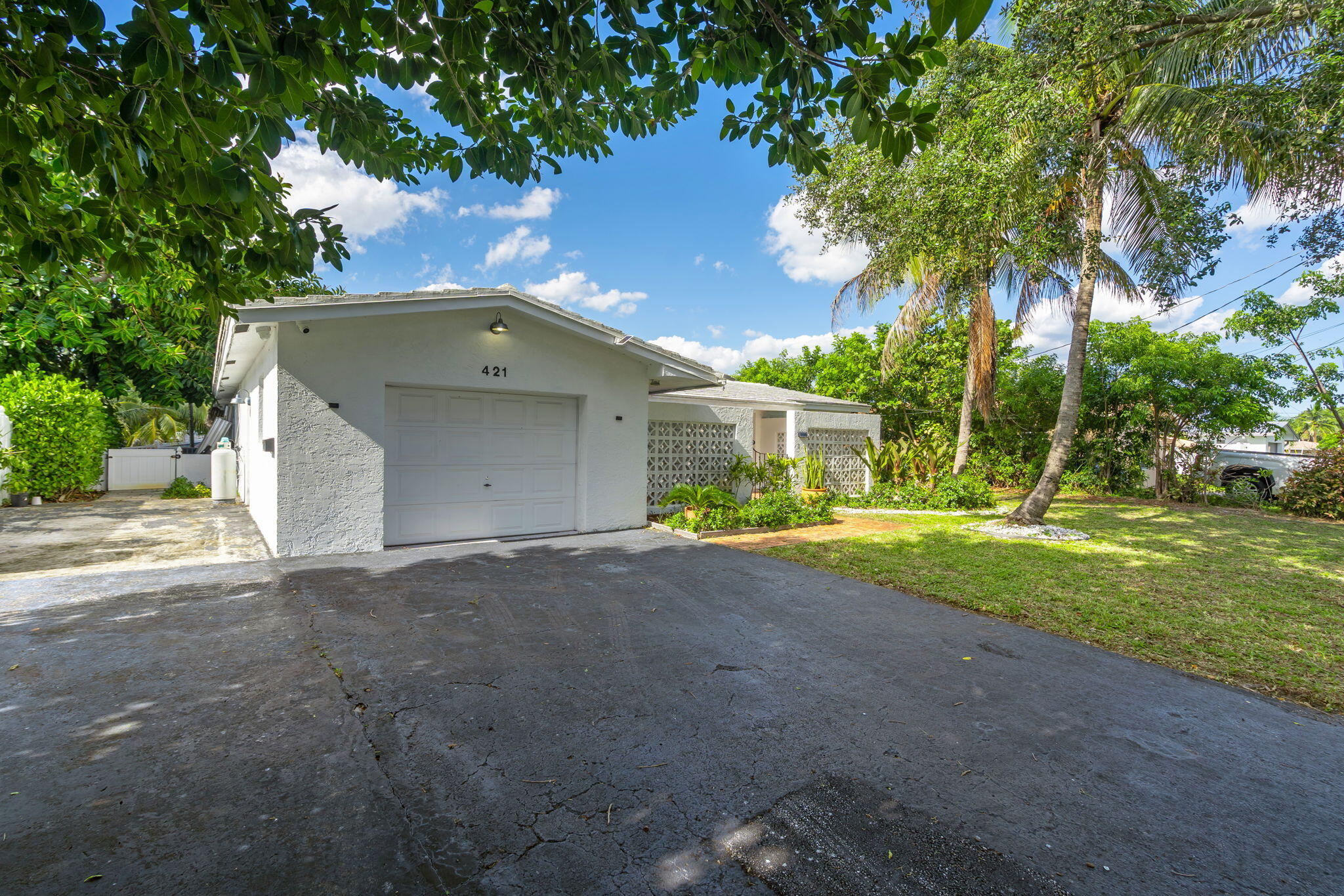 421 SW 18th St Pompano Beach, FL 33060