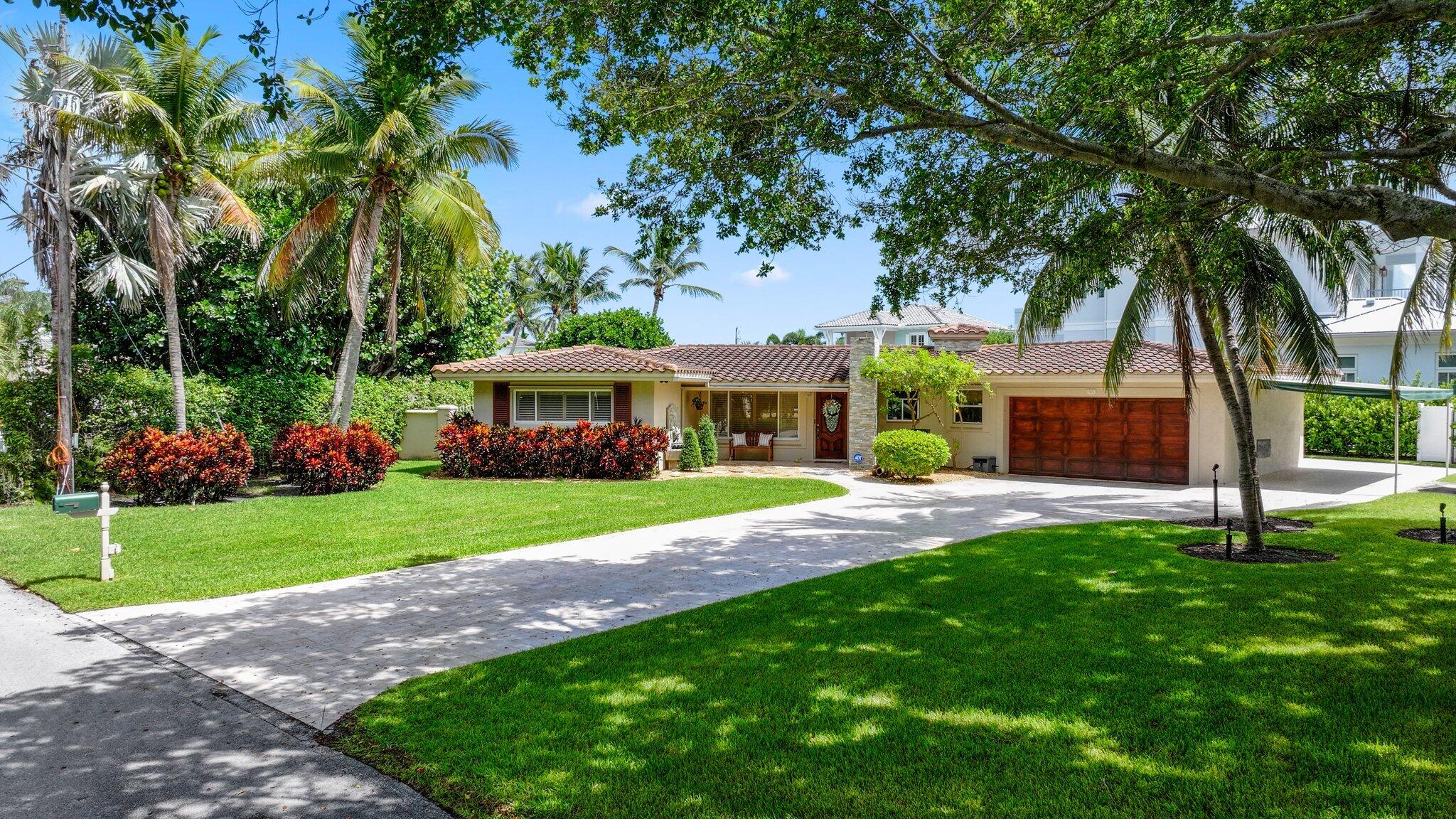 910 Banyan Dr