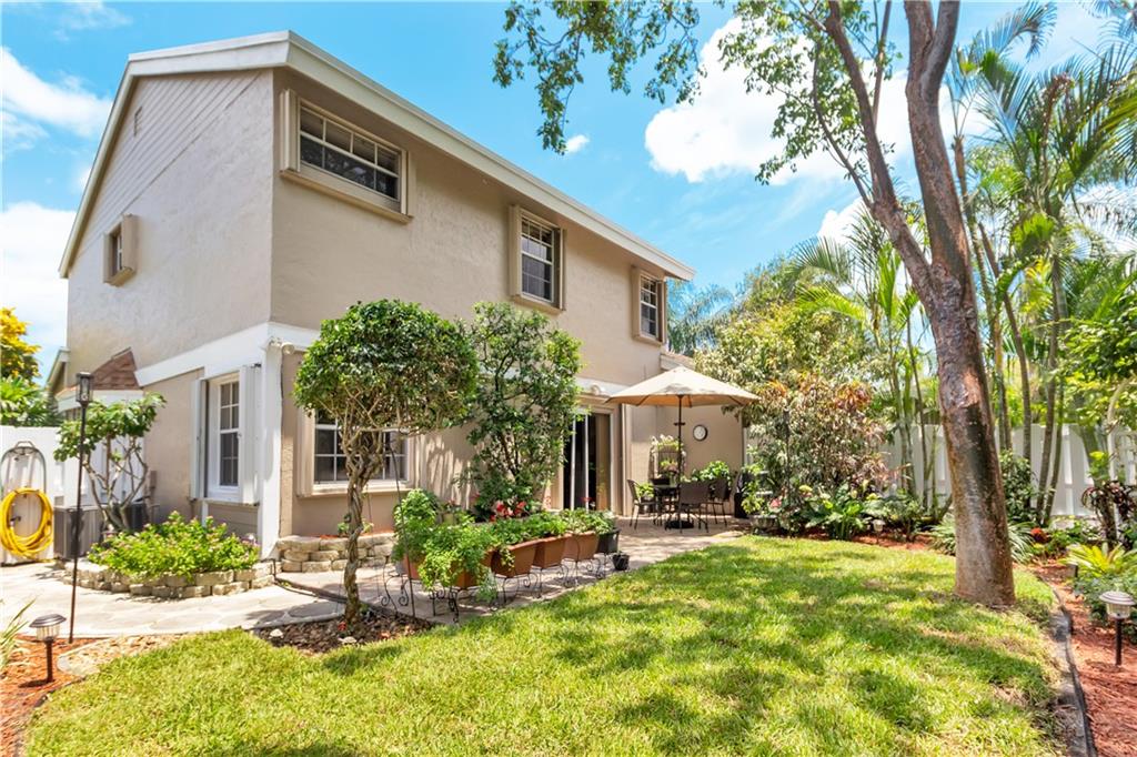 1061 SW 111th Ter