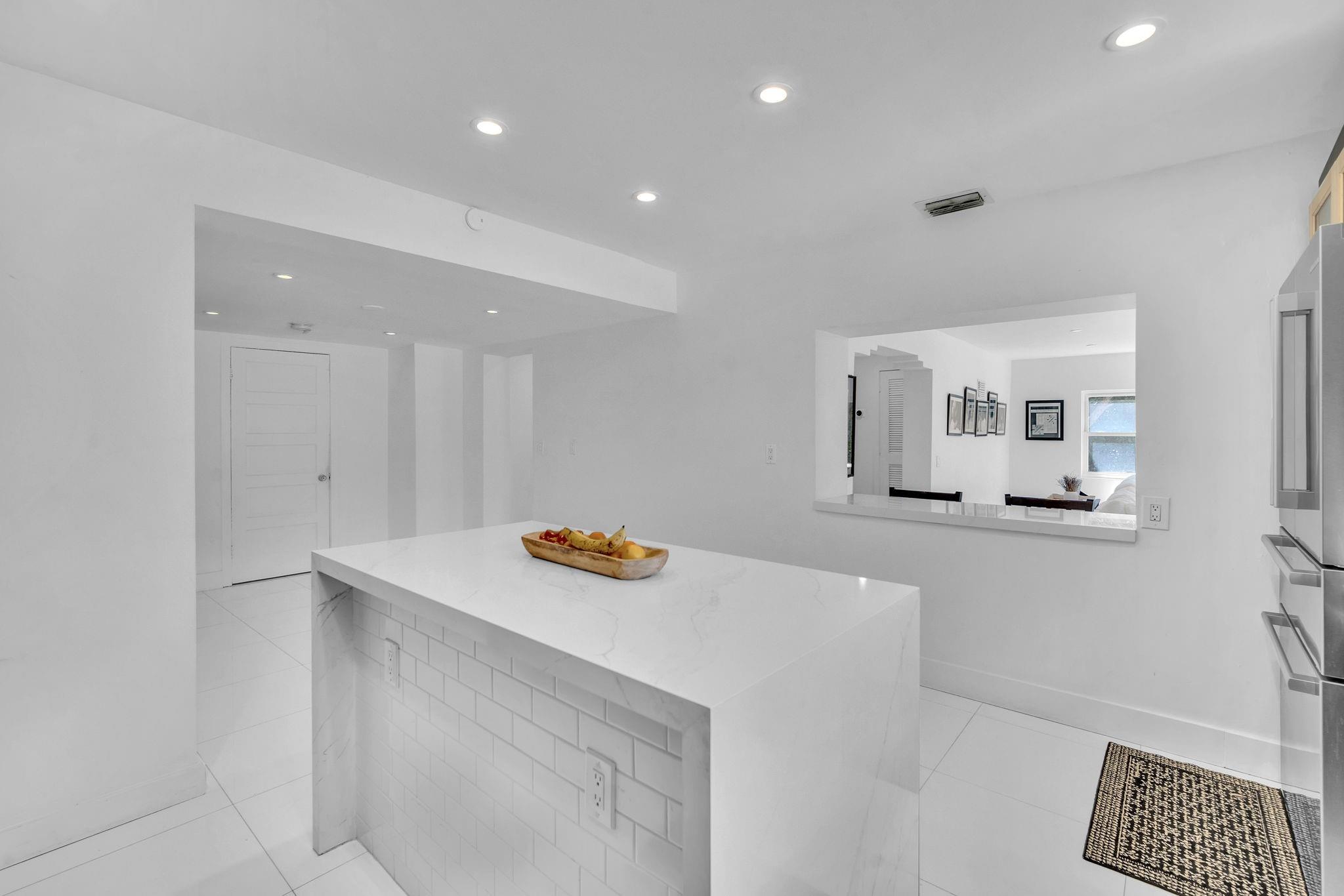 354 Golden Bch Dr Golden Beach, FL 33160