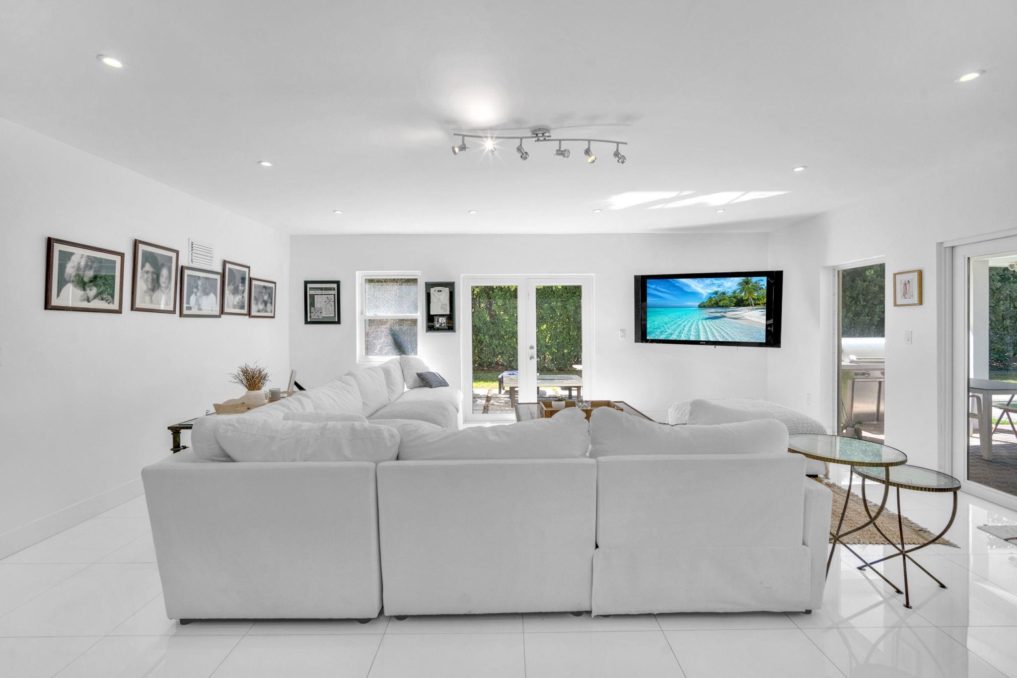 354 Golden Bch Dr Golden Beach, FL 33160