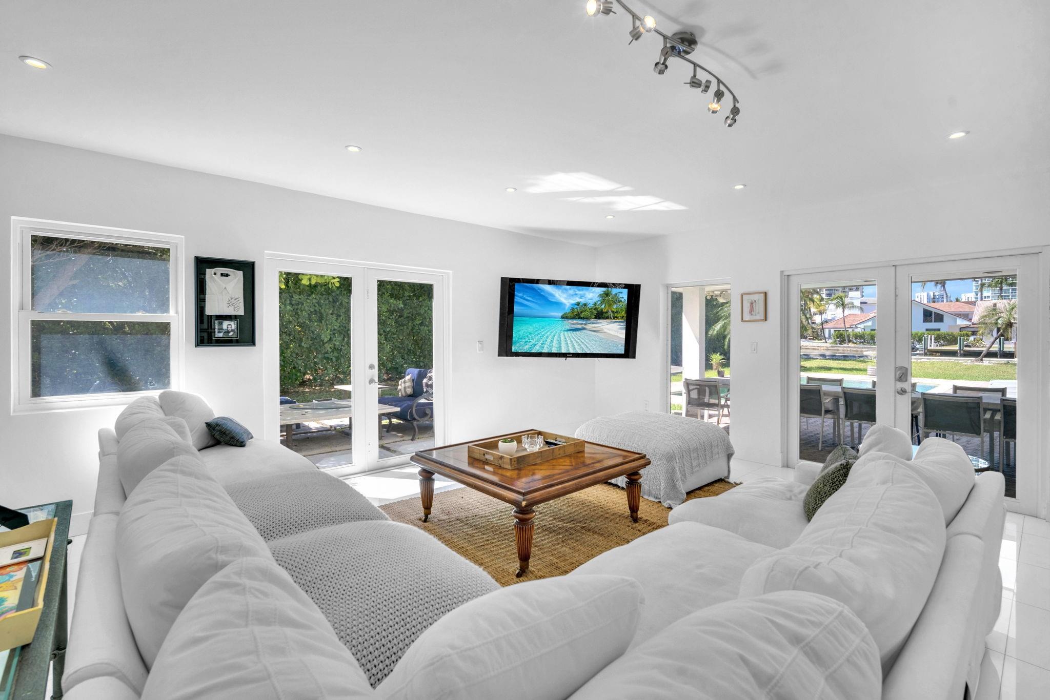 354 Golden Bch Dr Golden Beach, FL 33160