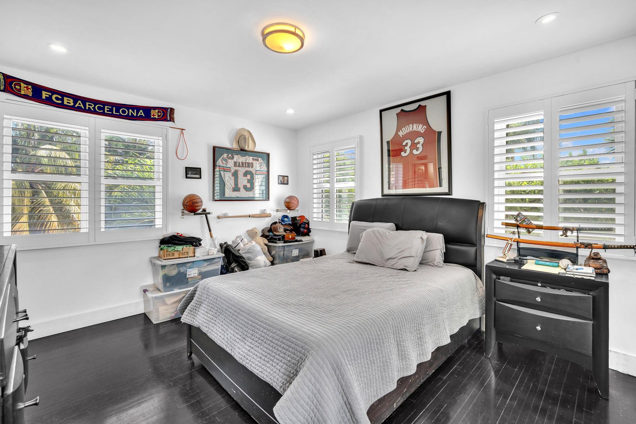 354 Golden Bch Dr Golden Beach, FL 33160