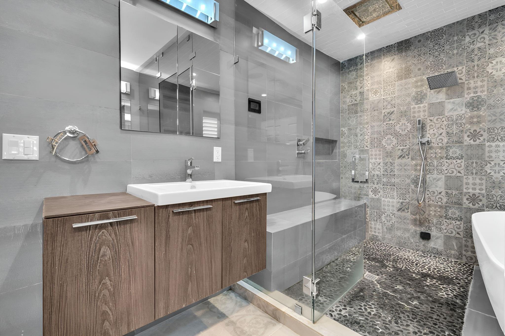 354 Golden Bch Dr Golden Beach, FL 33160