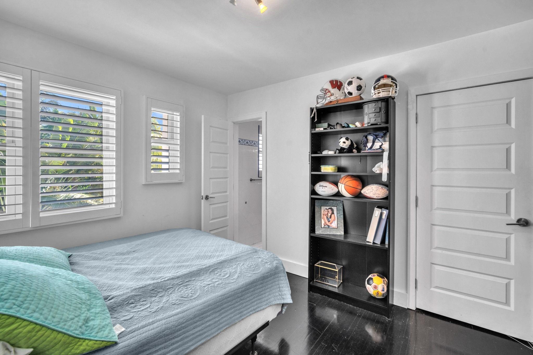 354 Golden Bch Dr Golden Beach, FL 33160