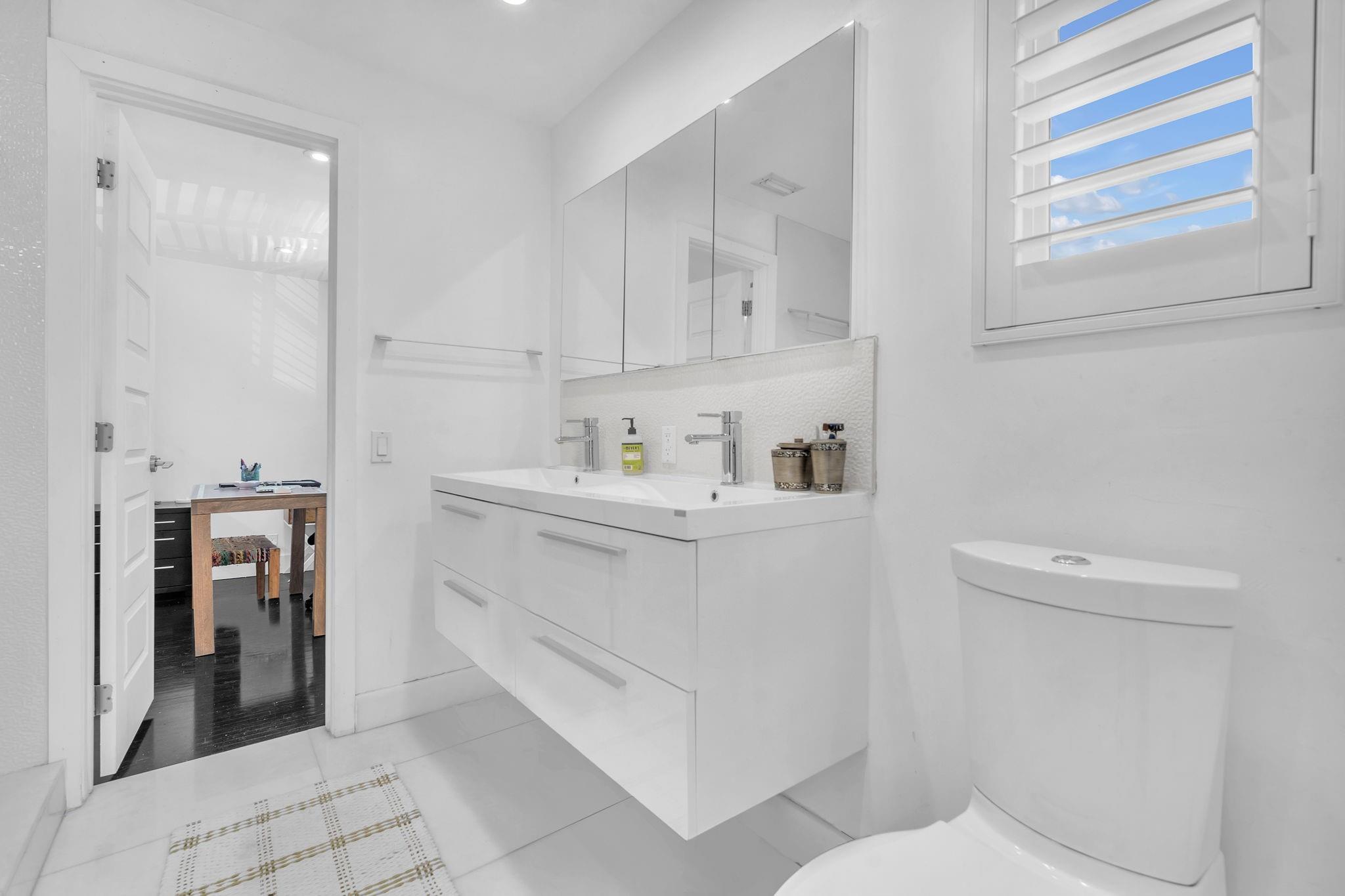 354 Golden Bch Dr Golden Beach, FL 33160