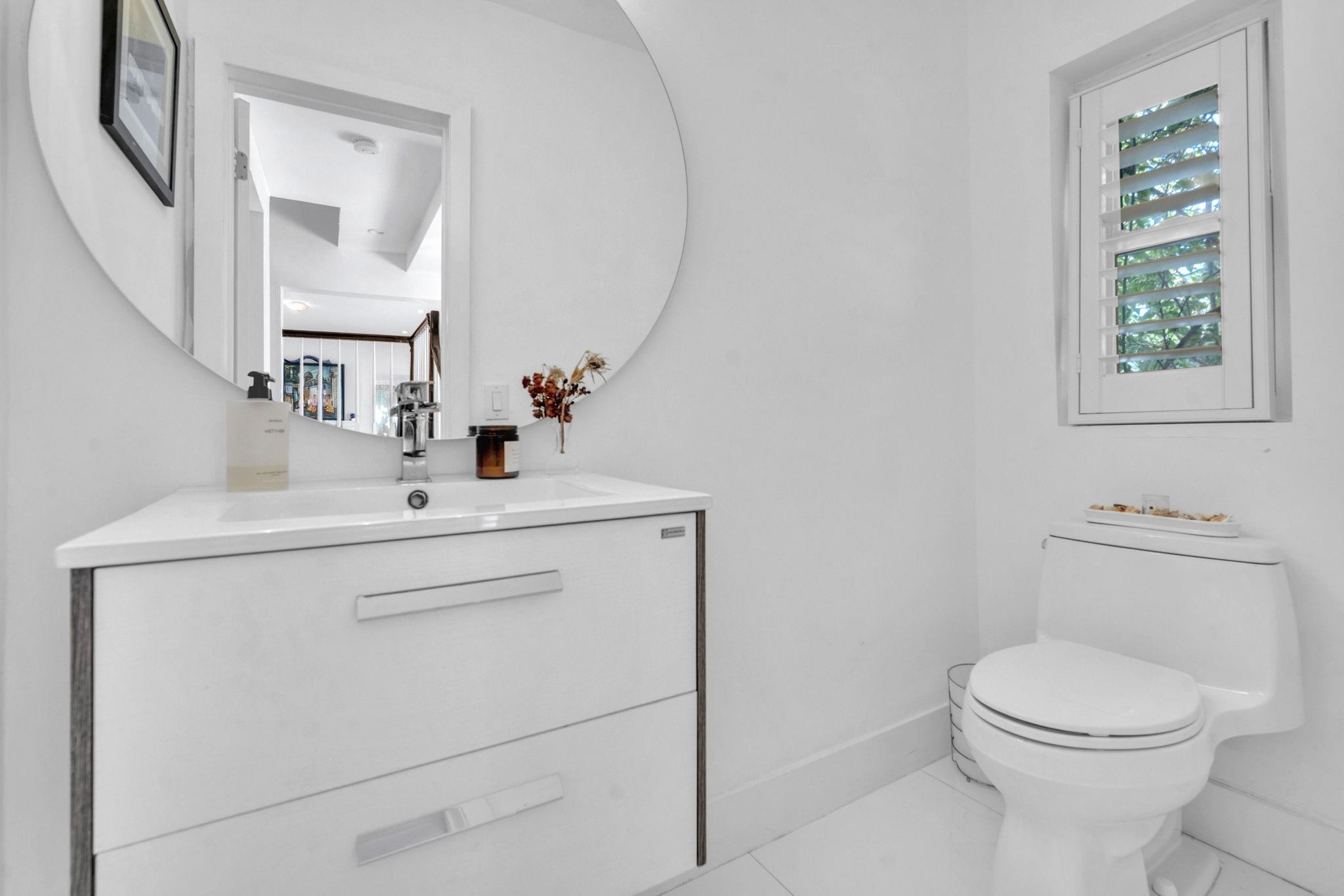 354 Golden Bch Dr Golden Beach, FL 33160